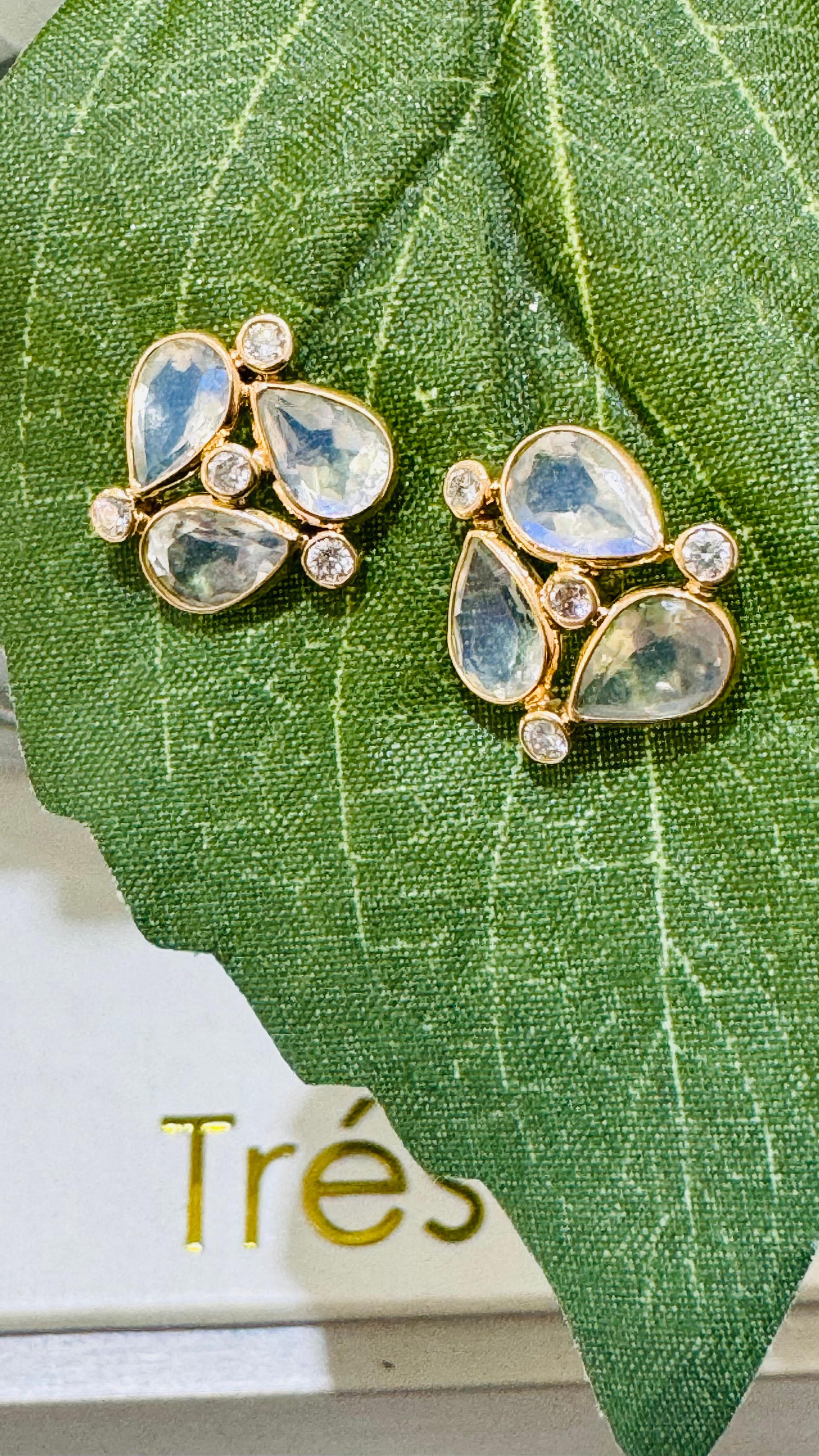 Women's Rainbow Moonstone Pear shape & Diamond Earring In 18K Yellow Gold For Sale