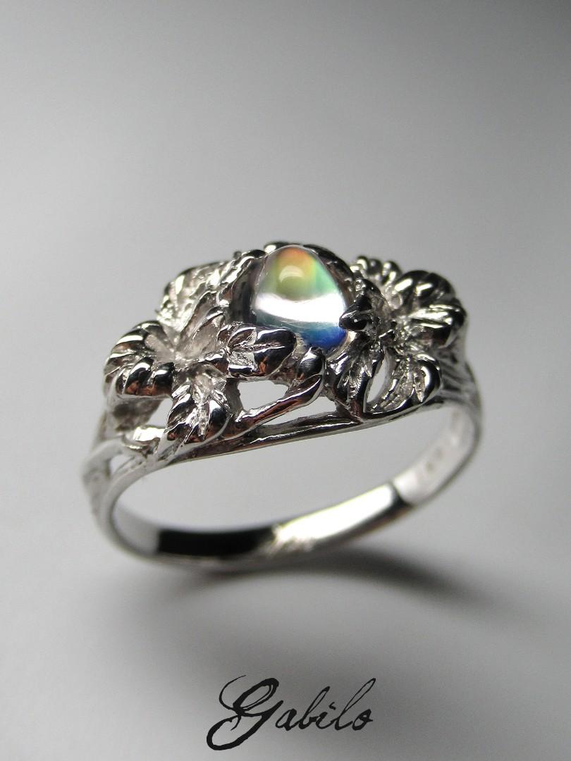 Rainbow Moonstone White Gold Ring Cabochon Natural Gemstone Fantasy Style Unisex In New Condition In Berlin, DE