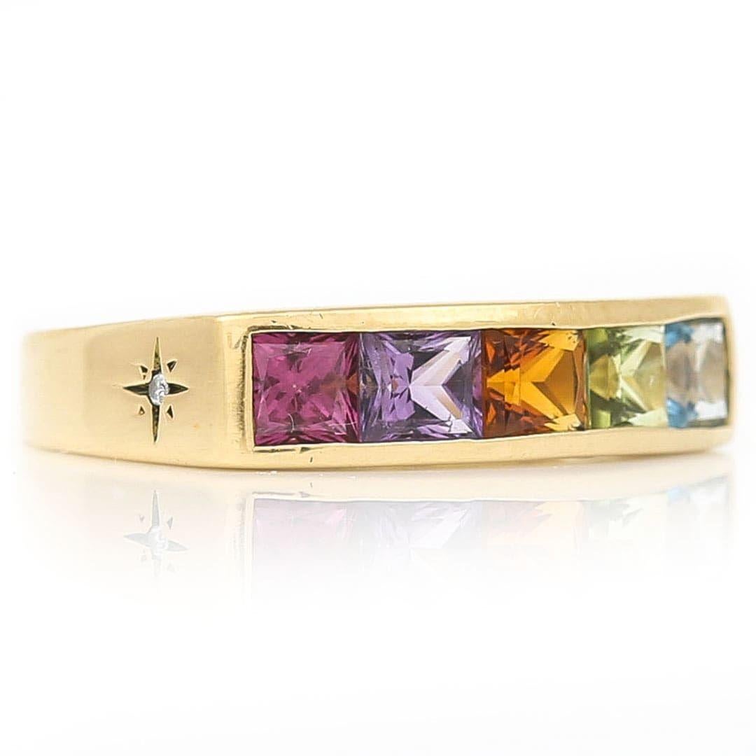 Regenbogen-Ring aus 18 Karat Gold mit mehrfarbigem Multi-Gem mit Peridot, Diamant, Topas und mehr im Zustand „Gut“ im Angebot in Lancashire, Oldham