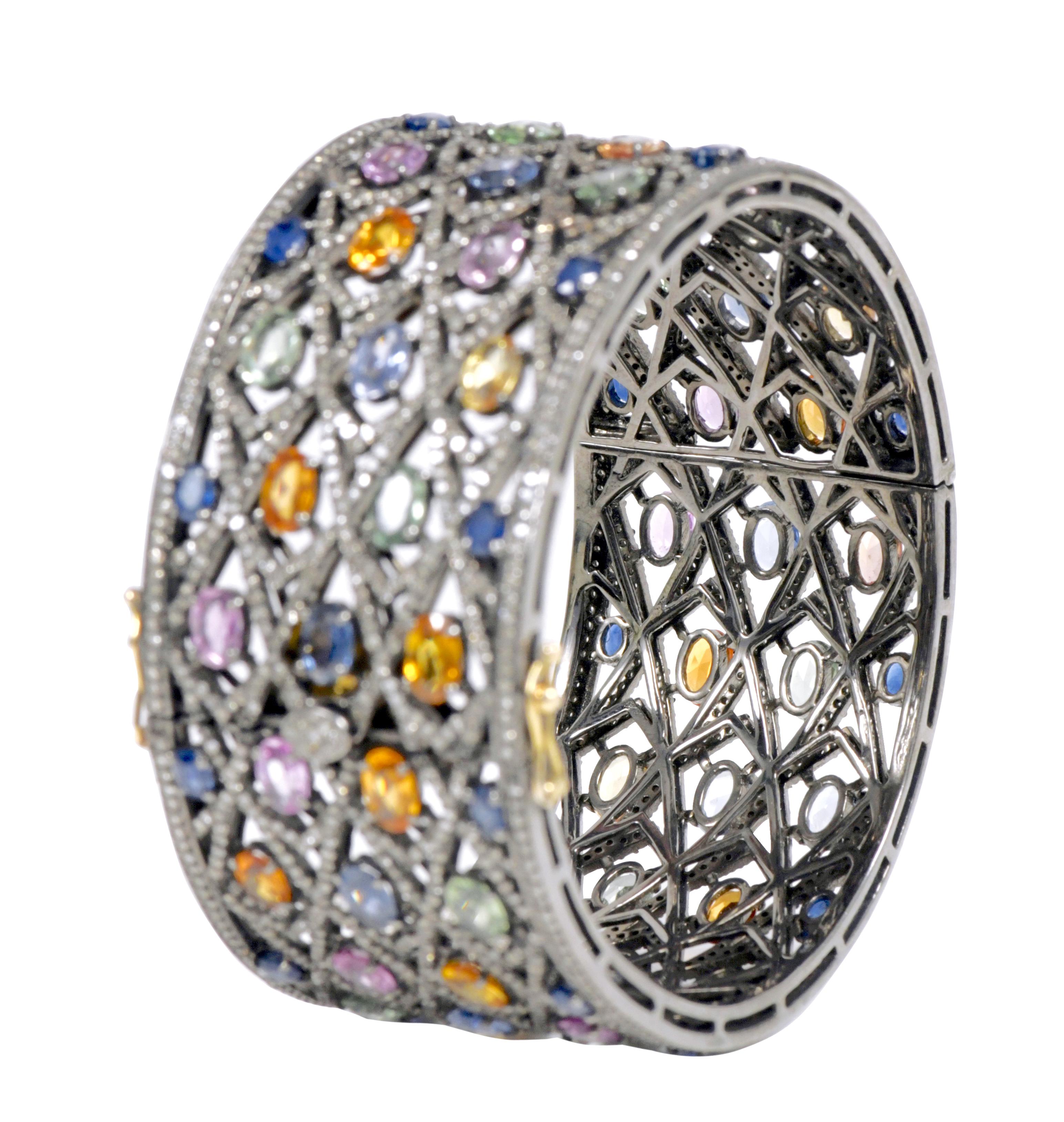 Regenbogen-Armreif mit mehreren Applikationen und Diamanten im viktorianischen Art-déco-Stil Damen im Angebot