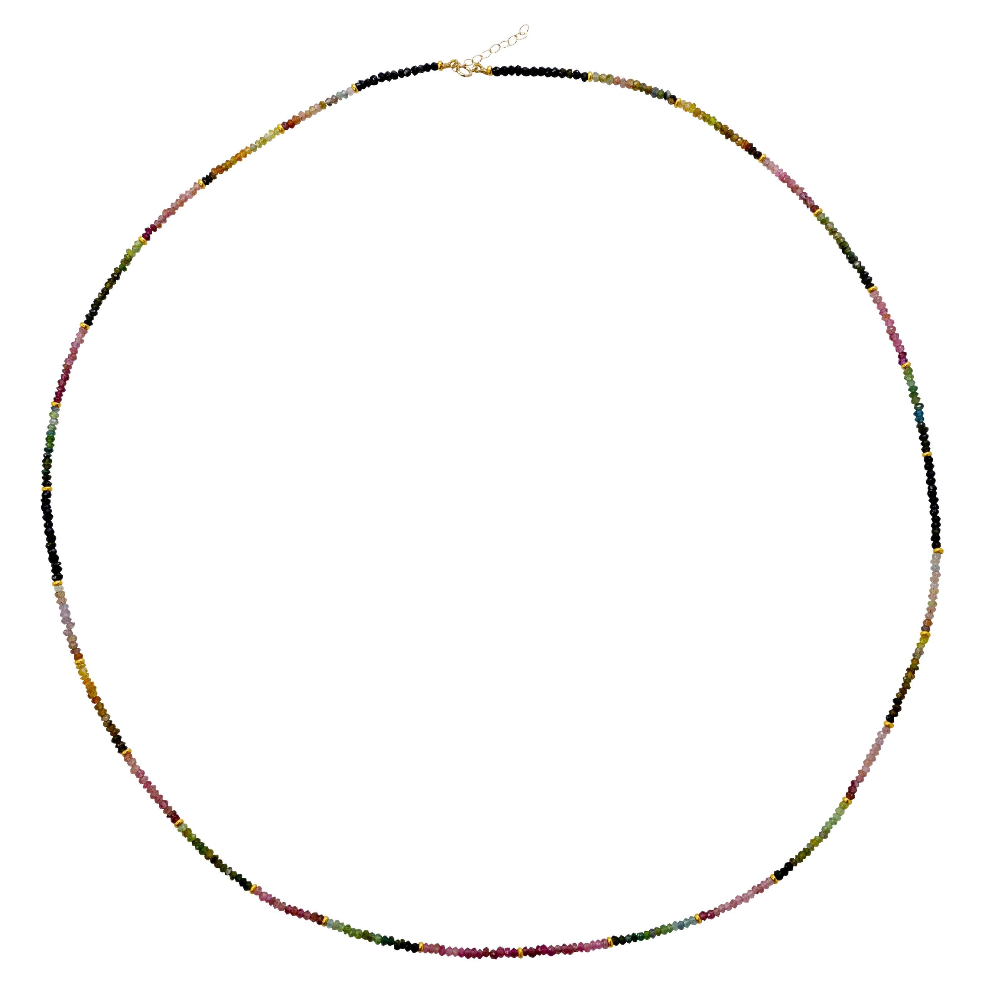 Questa collana artigianale è composta da perline di tormalina naturale micro-sfaccettata disposte in un gradiente ombré senza soluzione di continuità: da neri macchiati e verdi profondi a caldi ambrati, rosa sfumati e rossi vivaci. Ogni pietra viene