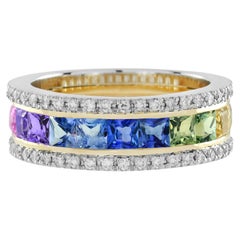 Sortija clásica de media alianza de zafiro arco iris y diamantes en oro blanco de 18 quilates