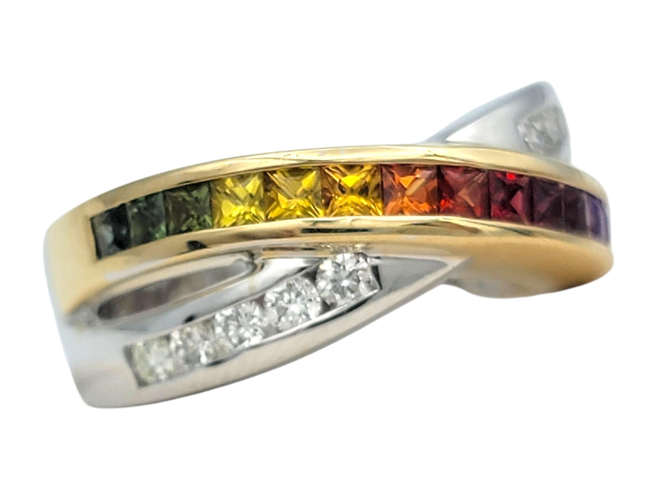 Cet anneau remarquable est une célébration éclatante de la couleur et de la lumière, alliant un design moderne à un savoir-faire intemporel. Le bracelet présente un élégant motif croisé en or blanc et jaune 14 carats, entrelaçant gracieusement des
