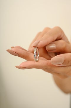 Anello a mezza eternità impilabile con zaffiro e diamante in oro bianco 18 carati