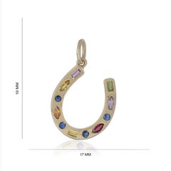 Charme en or jaune 14 carats en forme de fer à cheval avec saphir arc-en-ciel