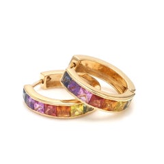 Mini-boucles d'oreilles en or 18k saphir arc-en-ciel taille princesse