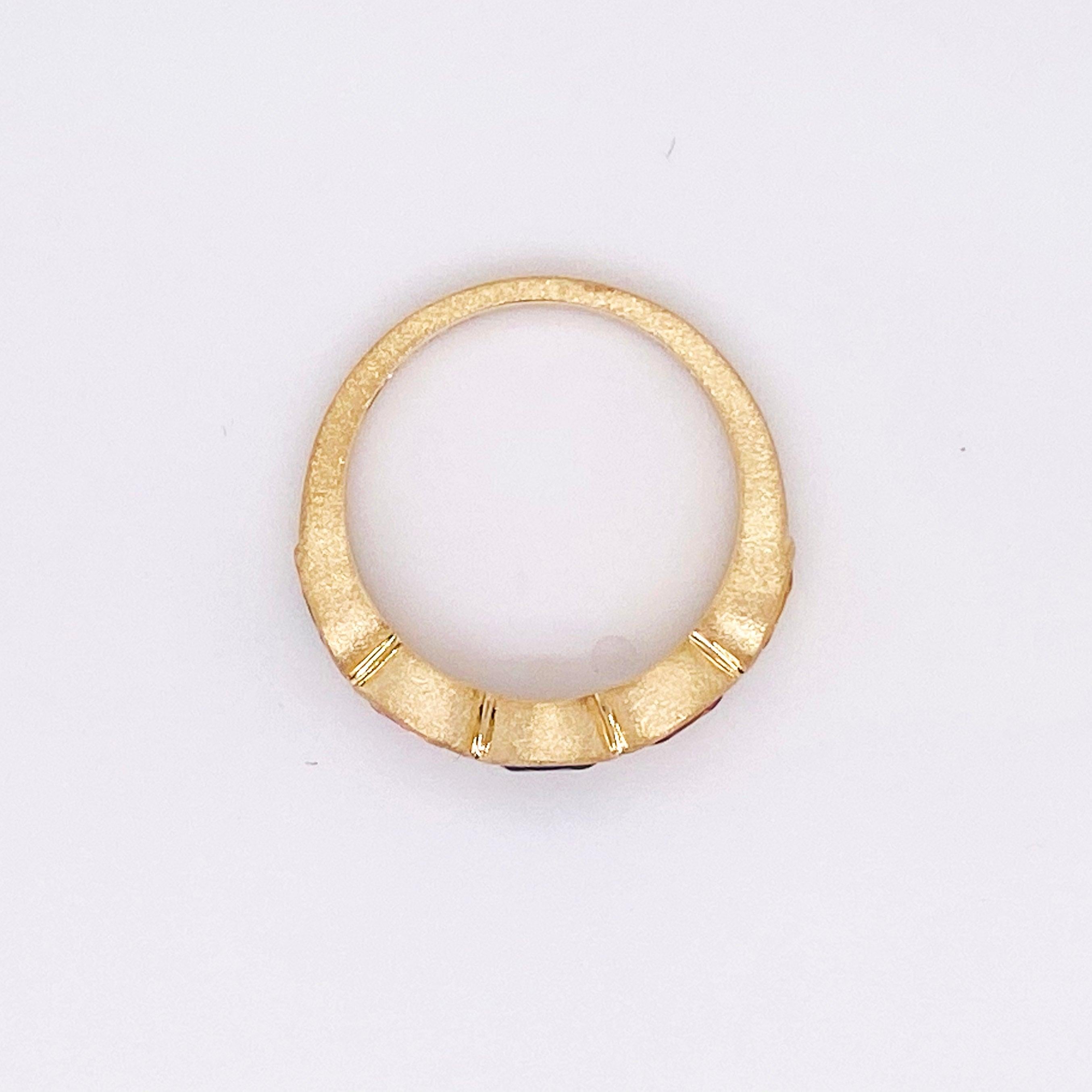 in vendita:  Anello con zaffiro arcobaleno, fascia con castone in oro giallo 14 carati, finitura satinata 9