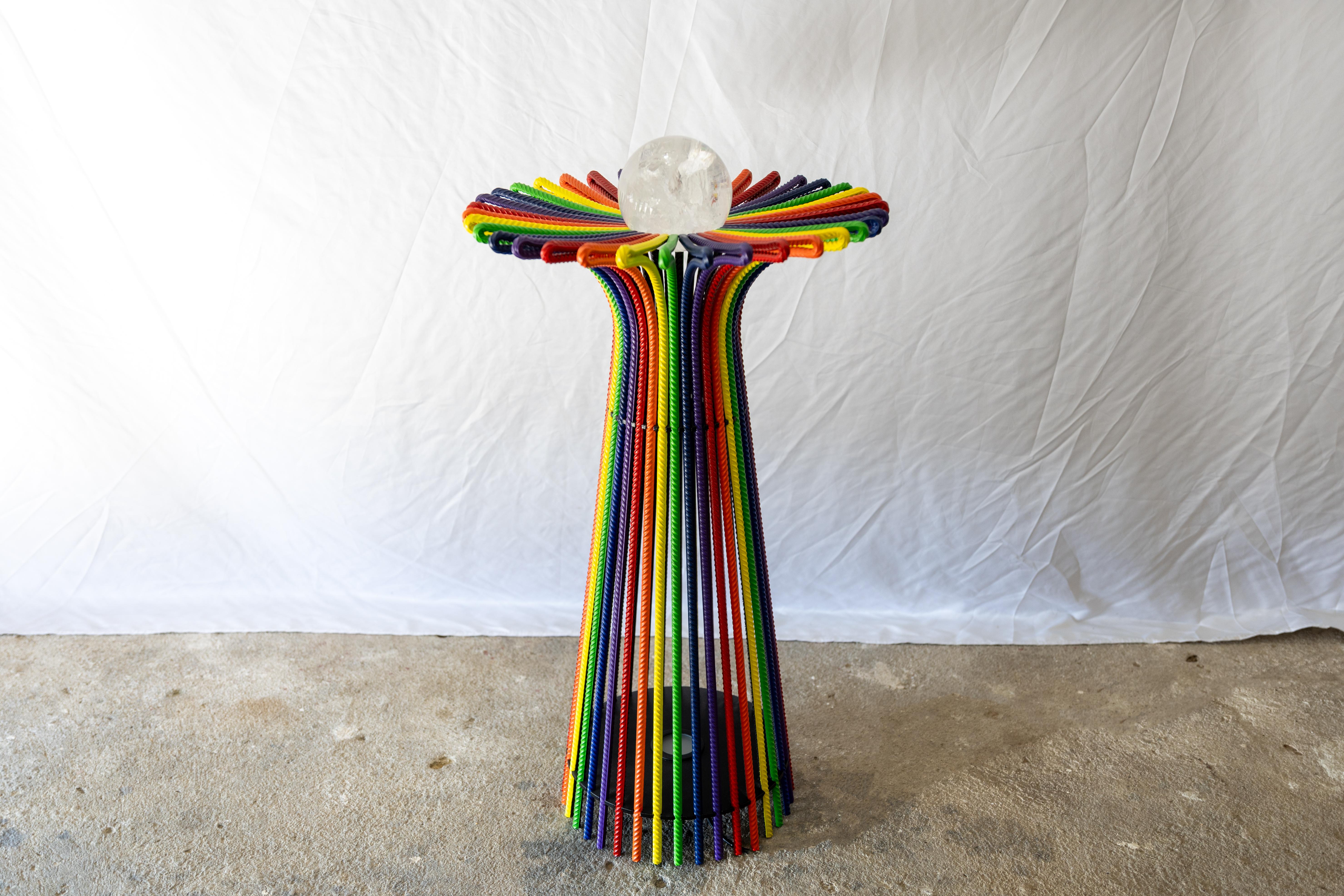 Scultura arcobaleno di Christian Friedl
Un pezzo unico.
Dimensioni: D 50 x H 82 cm.
Materiali: Steele, cristallo di rocca.

Rainbow racconta la sua storia...
I miei colori dell'arcobaleno brillano in ogni direzione.
36 parti in acciaio, piegate a