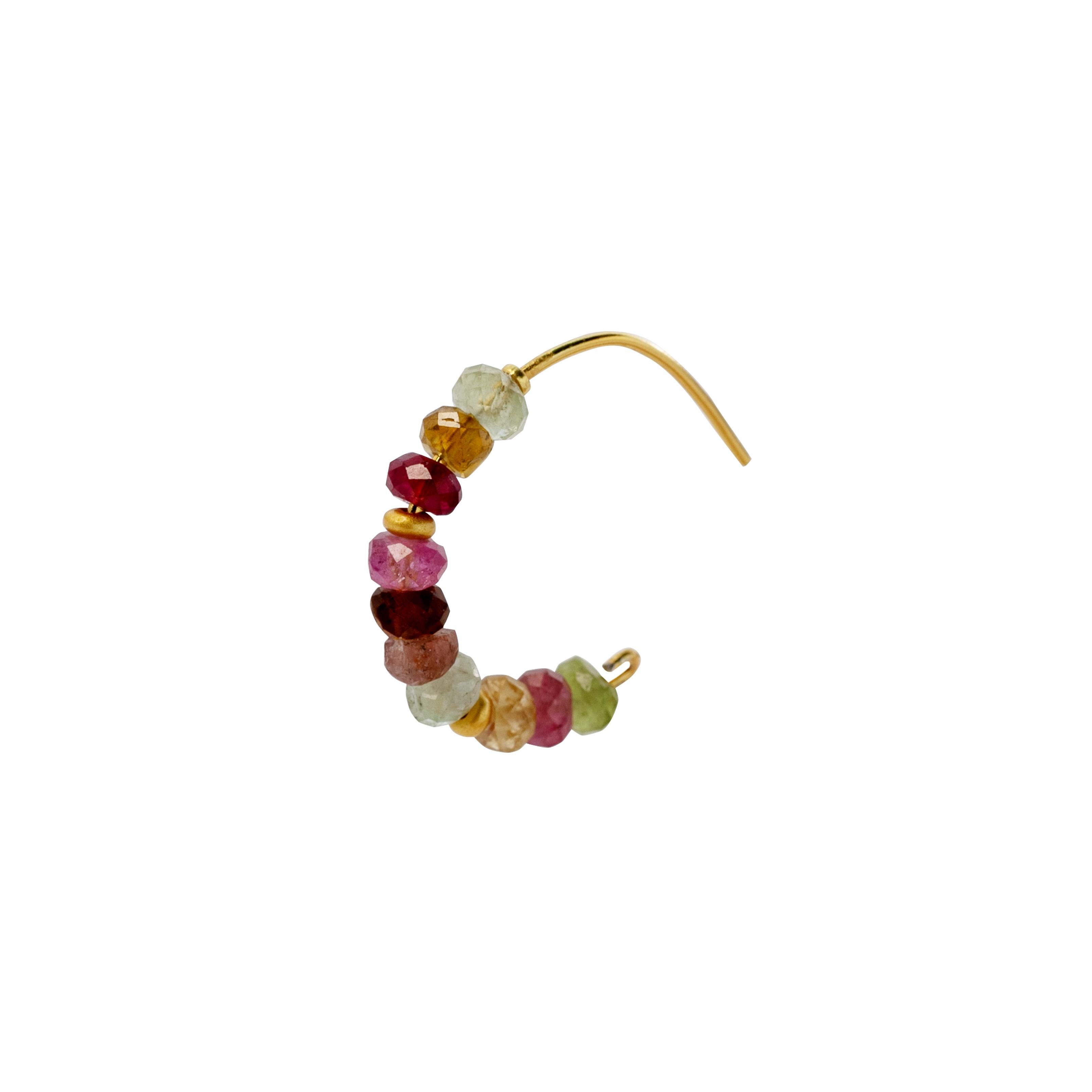 Artisan Boucle d'oreille demi-lune en or 14K avec tourmaline arc-en-ciel - By Bombyx House en vente