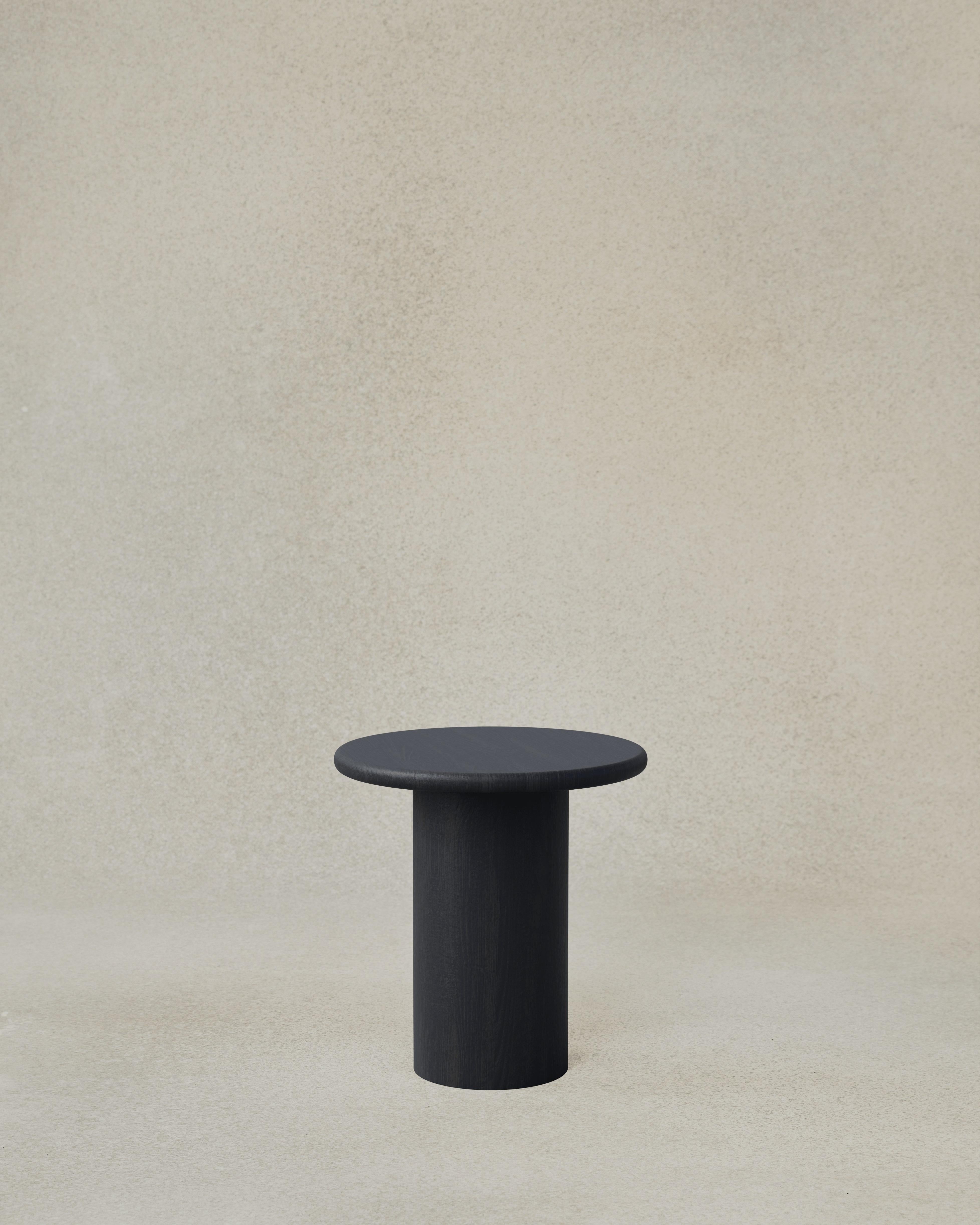 The Raindrop 400 is the second to smallest Side Table, perfect to pair with a 800 or 1000 Raindrop, and now available in a range of finishes to suit any interior or style. The raindrops nestle together to form a cascading series of tables in height