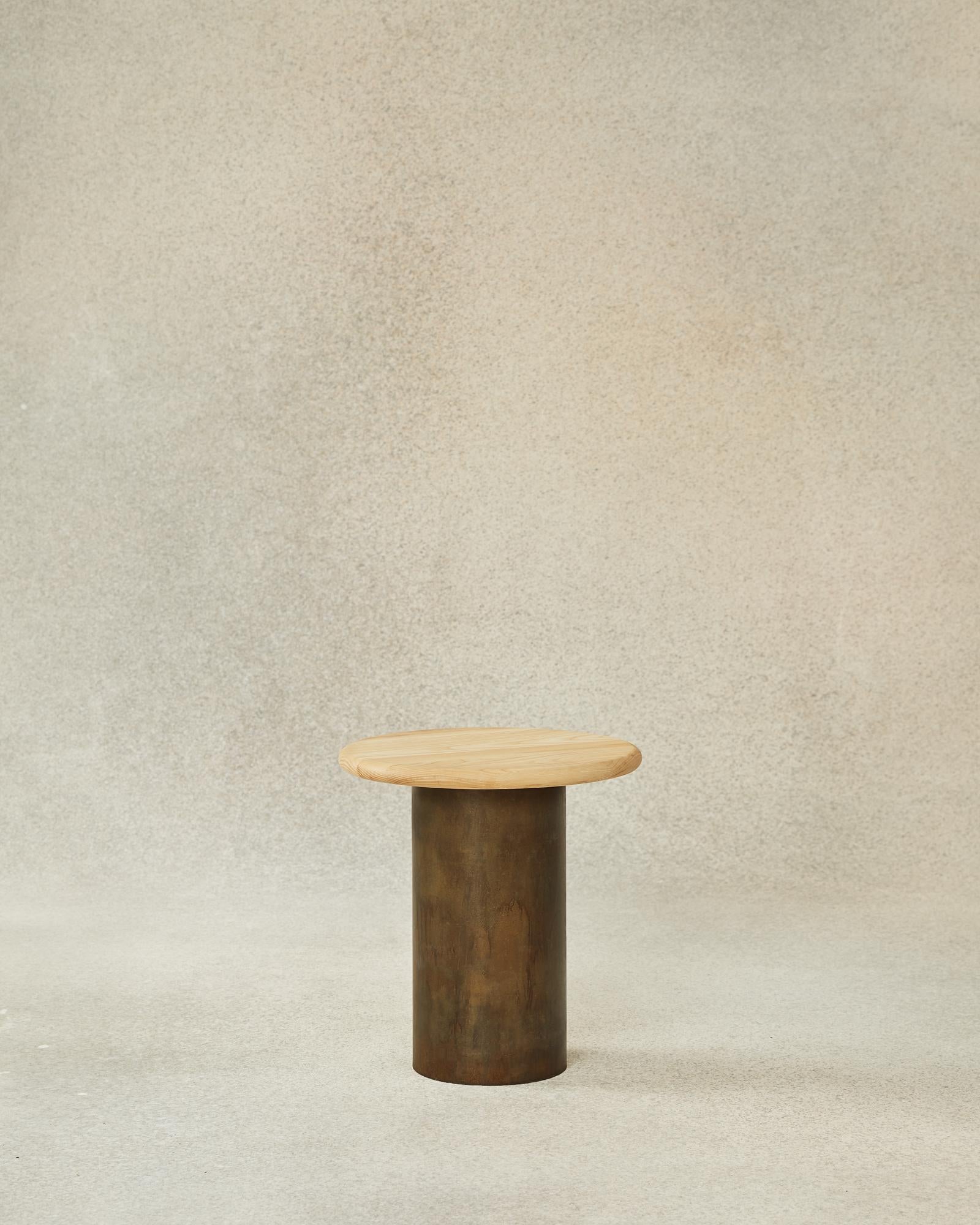 The Raindrop 400 is the second to smallest side table, perfect to pair with an 800 or 1000 Raindrop, and now available in a range of finishes to suit any interior or style. The raindrops nestle together to form a cascading series of tables in height