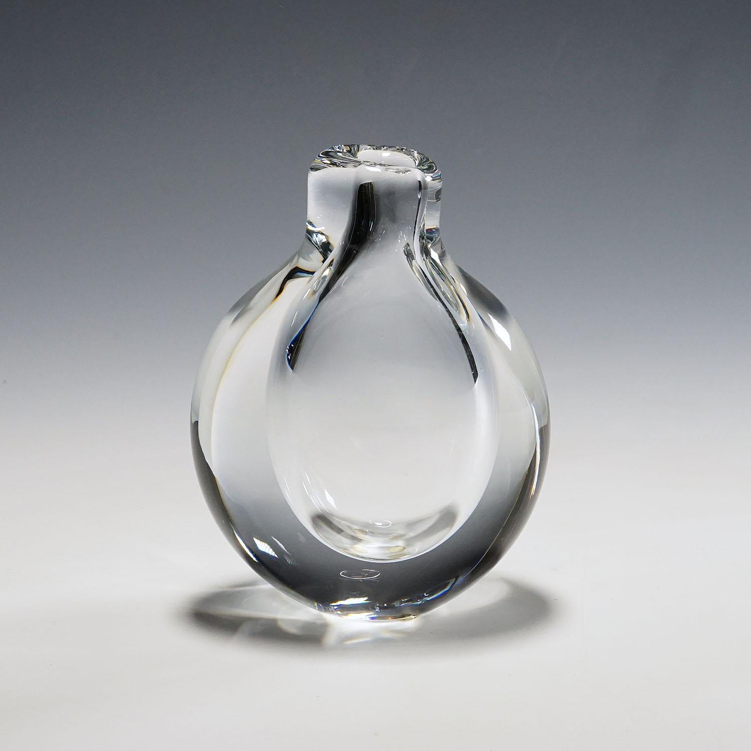 Raindrop vase by Göran Wärff for Kosta 1980s
Item e6581
A vintage art glass vase designed by Göran Wärff and manufactured by Kosta Glasbruk ca. 1980s. Made of thick handblown lead crystal glass. The vase is signed with 