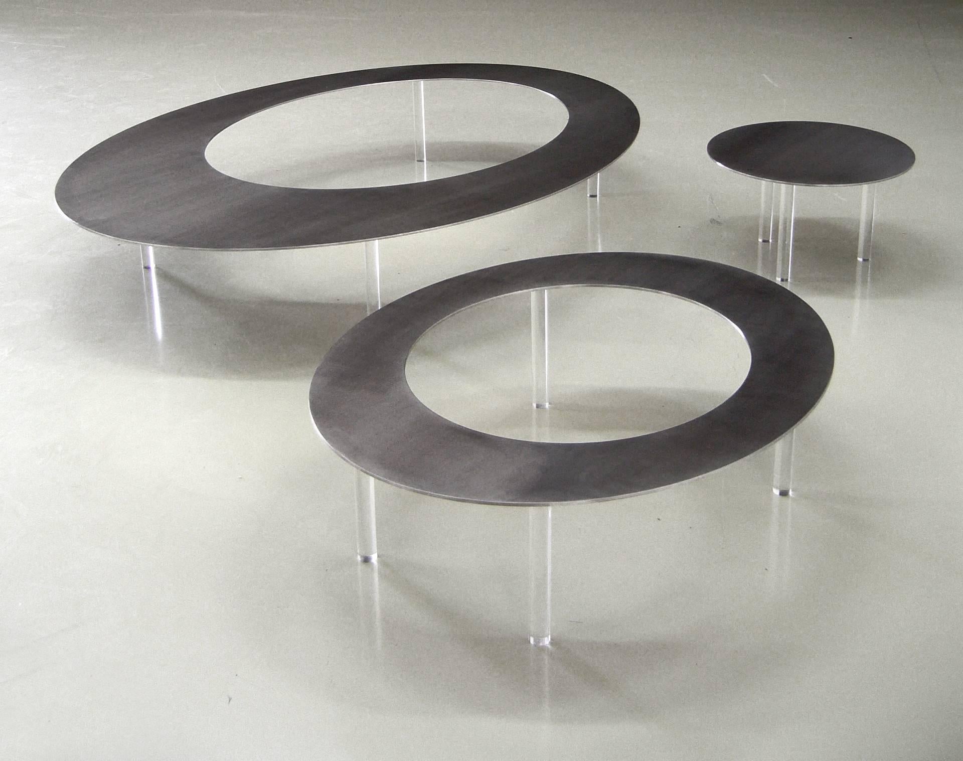 Minimalist Raindrops Oval Set of Coffee Tables, Stainless Steel Top and Acrylic Legs For Sale