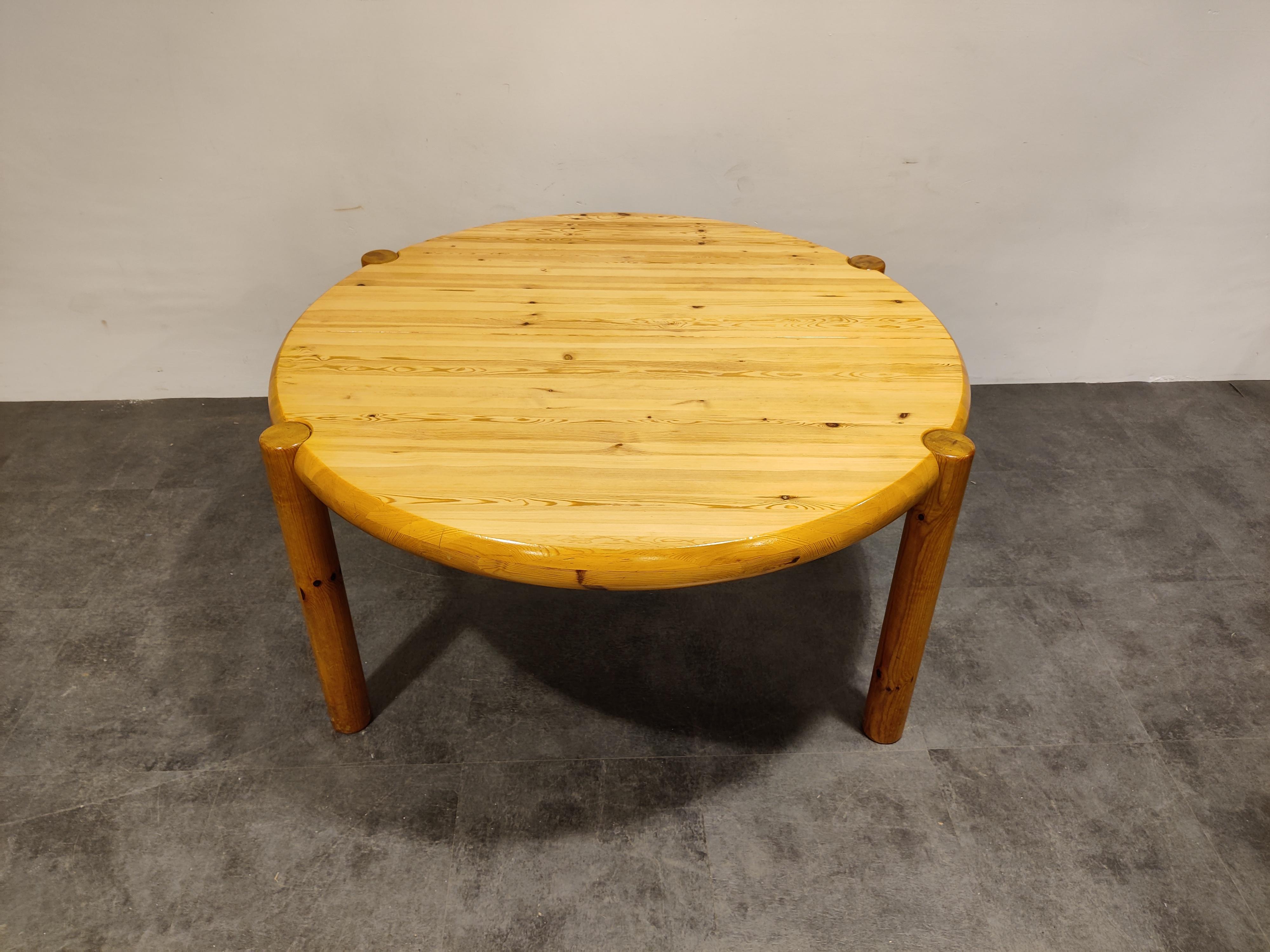 Extendable dining table designed by Rainer Daumilier.

The table is entirely made out of high quality and everlasting solid pine wood.

Beautiful integrated legs.

Good condition

1970s - Denmark

Dimensions:
Height: