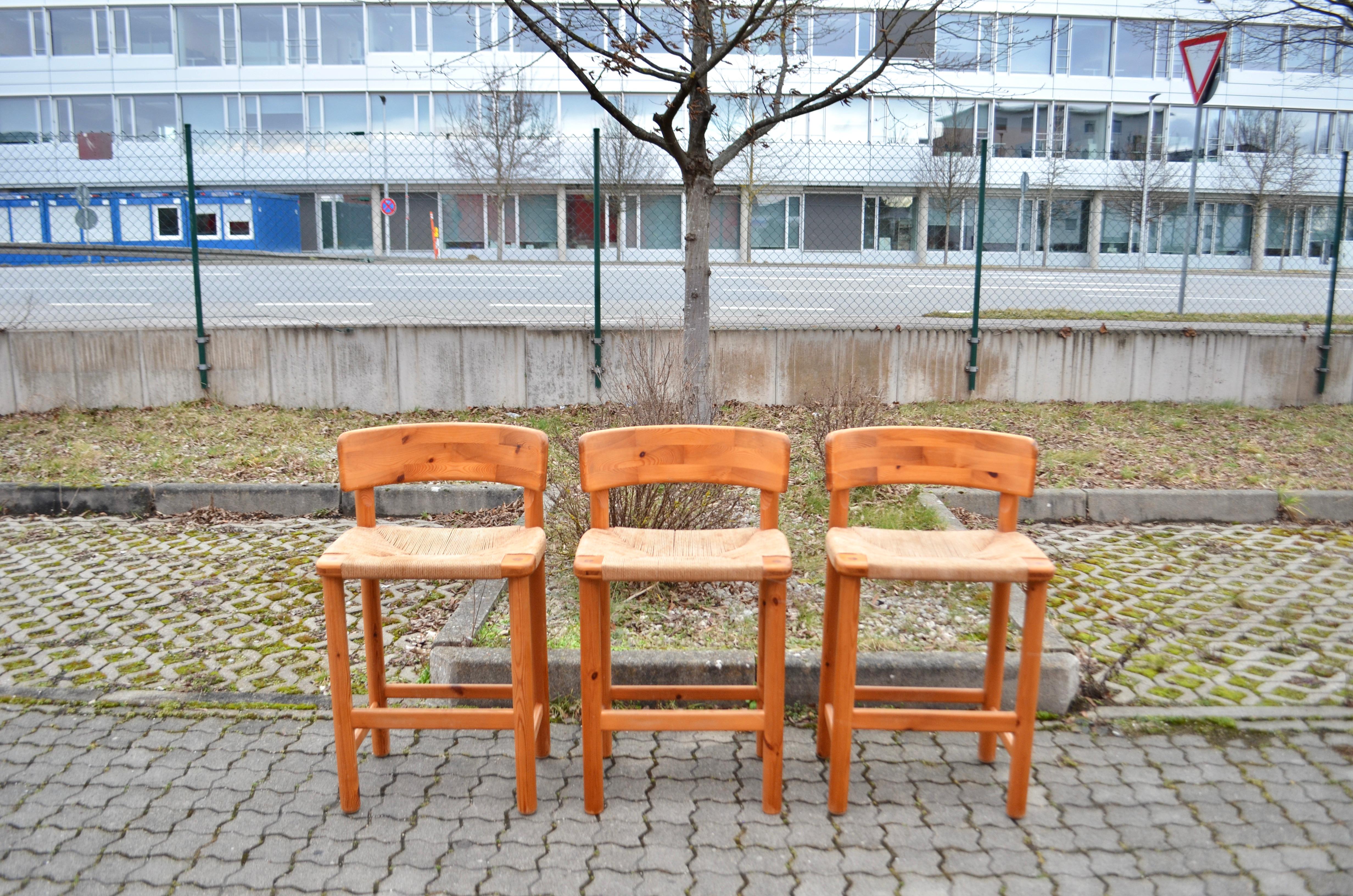 Absoluetly rare bar stools chairs designed by Rainer Daumiller and manufactured by Hirtshals Savvaerk.
Model with papercord.
Solid scandinavian pine wood which and the paperchord has some signs of patina.
These bar stools chairs are very
