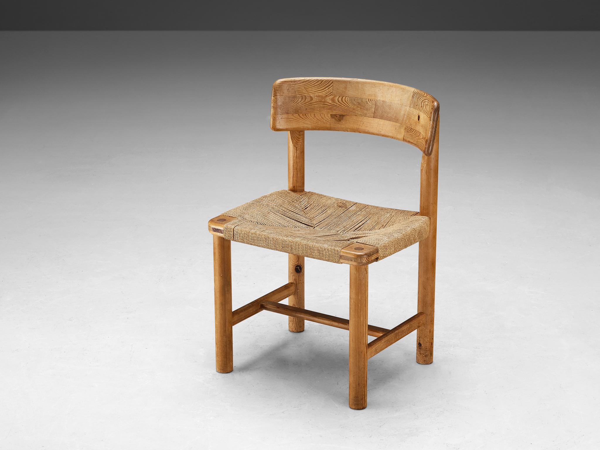 Rainer Daumiller, pin, corde de papier, Danemark, années 1970

Belle chaise de salle à manger organique et naturelle en pin massif. Un design simpliste avec des bords arrondis et une attention pour l'expression naturelle et le grain du bois.