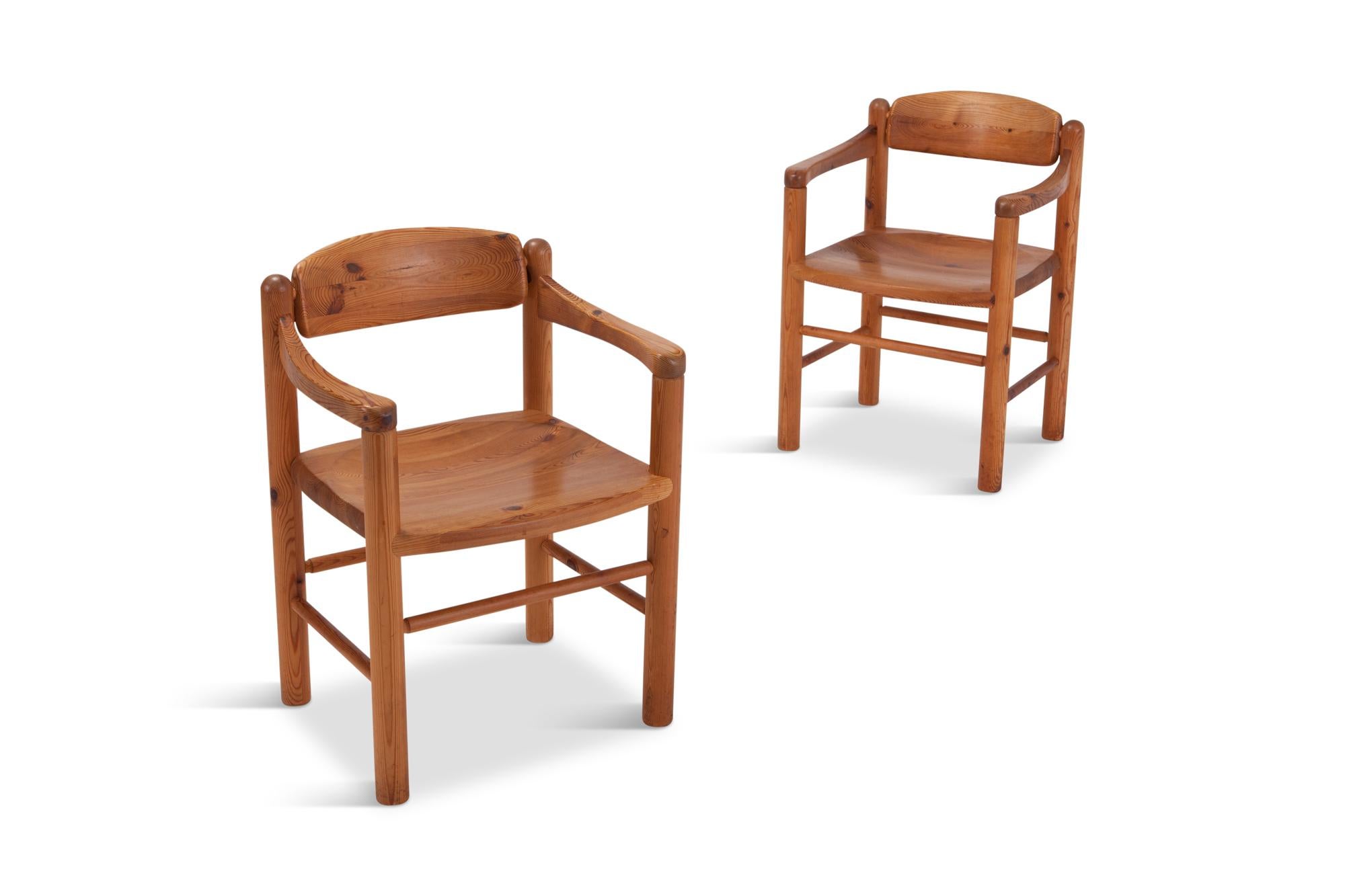 Mid-Century Modern solid pine dining chairs by Rainer Duamiller set of six, Denmark, 1970s
The solid construction of this chair gives them a very strong expression,
and have a strong resemblance with the design of Charlotte Perriand and Pierre