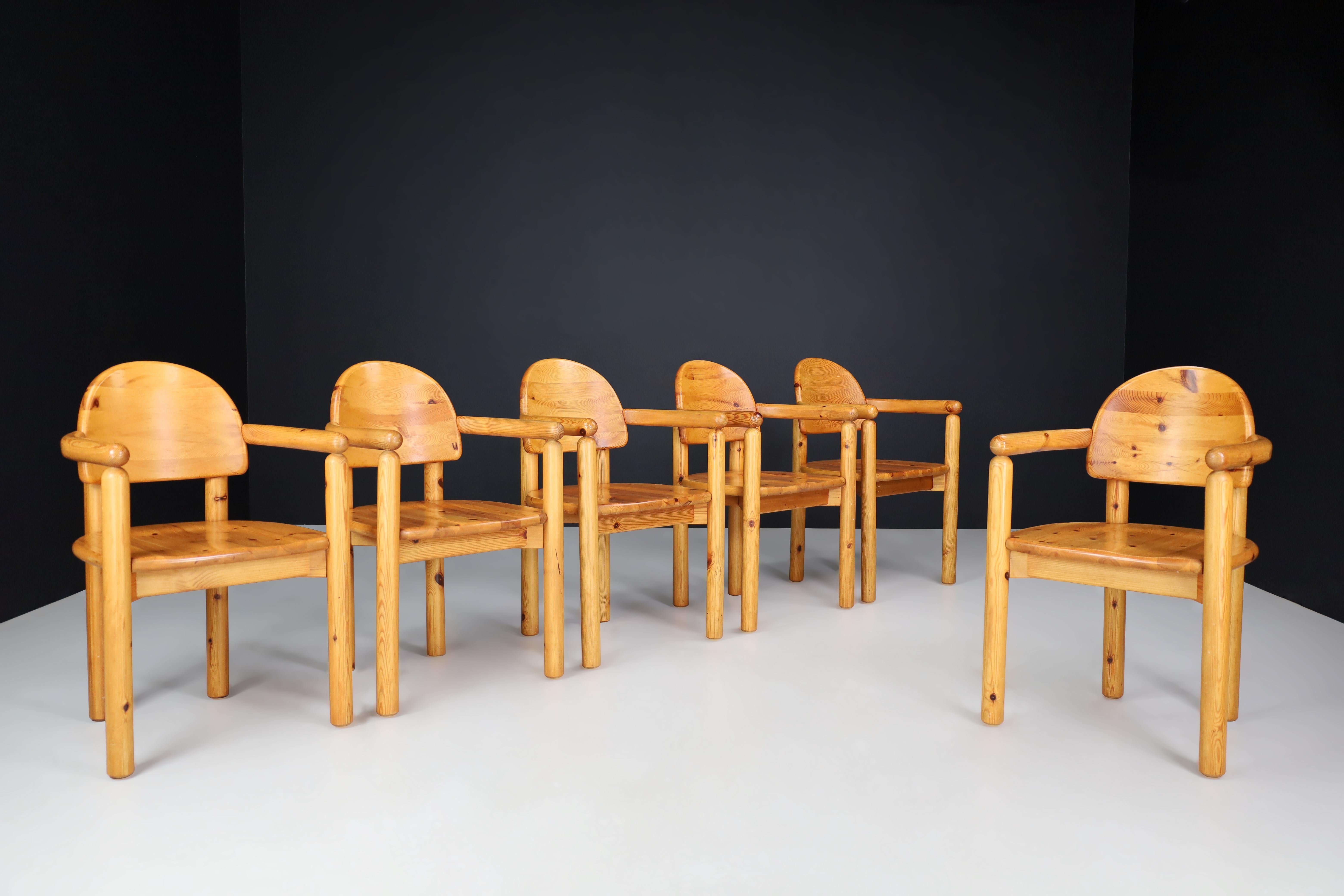 Ensemble de six chaises de salle à manger en pin massif de Rainer Daumiller, années 1970, Danemark.

Cet ensemble de six chaises de salle à manger a été créé par Rainer Daumiller pour la scierie Hirtshals au Danemark dans les années 1970. Fabriquées
