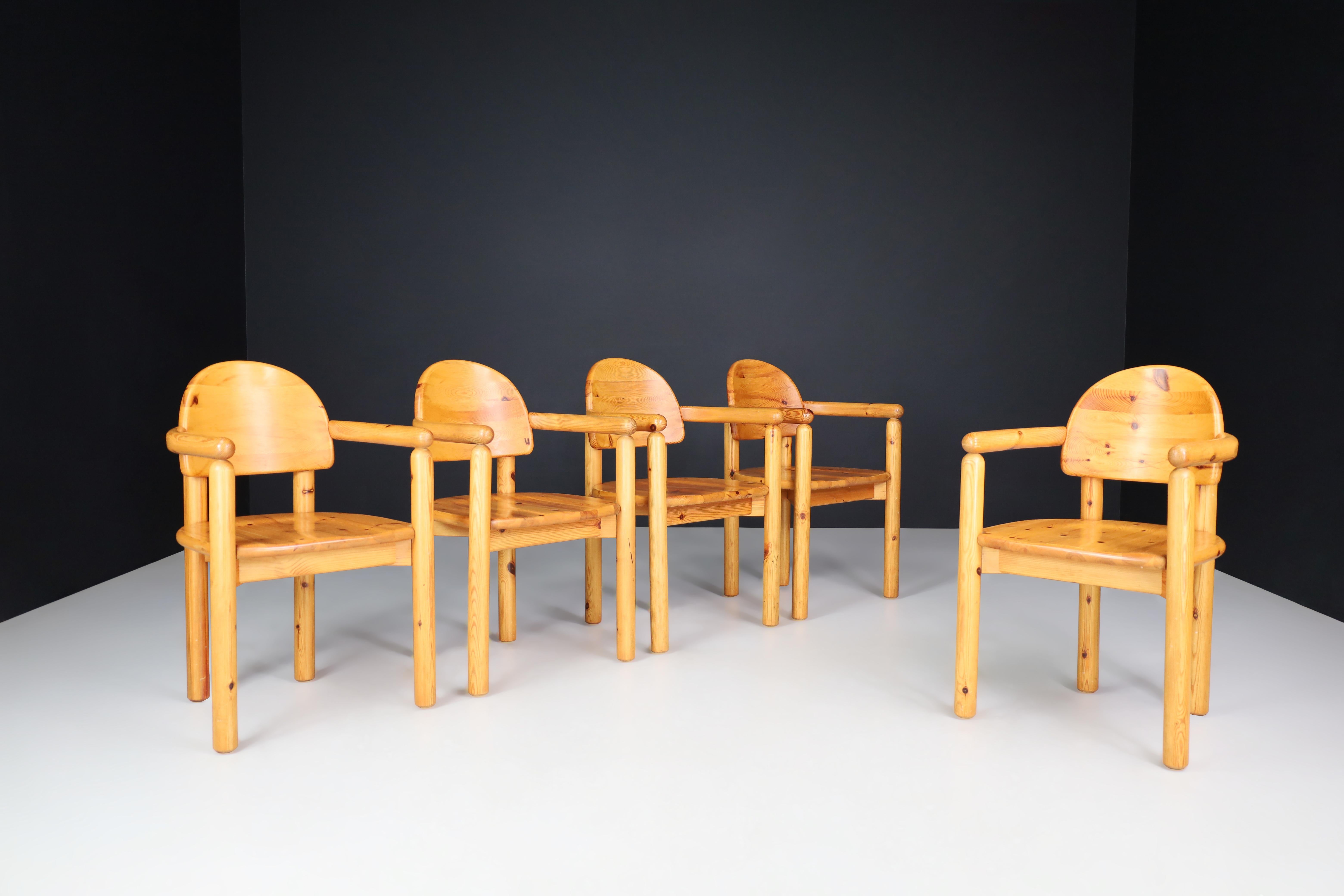 Rainer Daumiller Dining Room Chairs in Solid Pine, 1970s, Denmark Set/6 In Good Condition For Sale In Almelo, NL