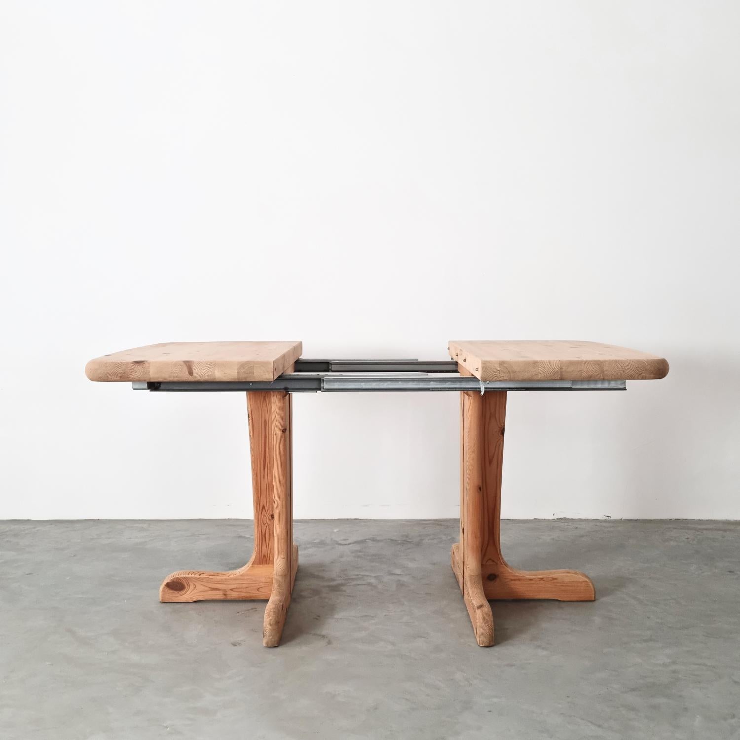 Organique Table de salle à manger à rallonge Rainer Daumiller, années 1970 en vente