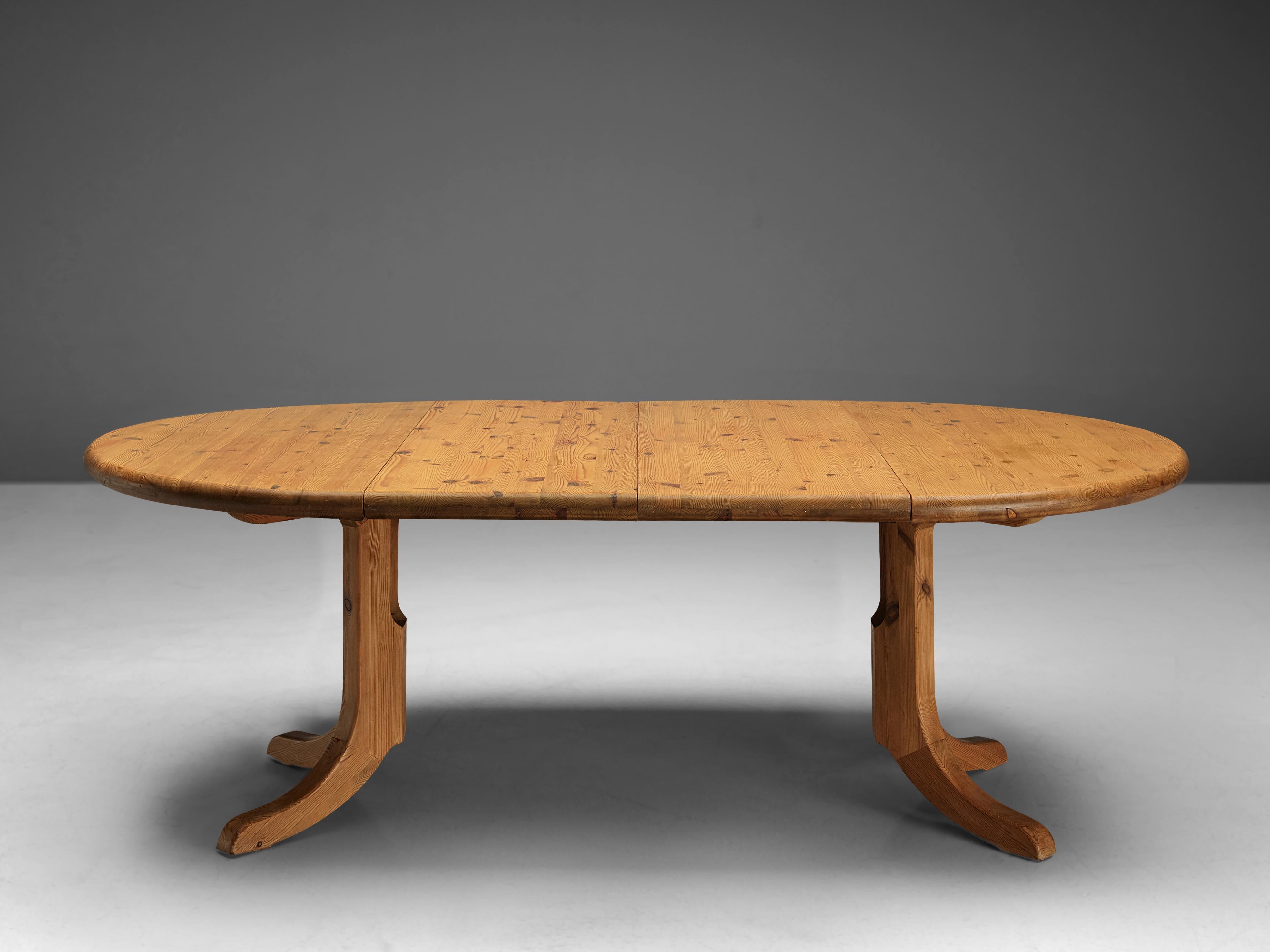 Rainer Daumiller, extendable dining table, pine, Denmark, 1970s.

Robust and simplistic dining or conference table in solid pine, designed by Rainer Daumiller. A modest design with a oval shaped tabletop and horizontally placed woodgrain. The