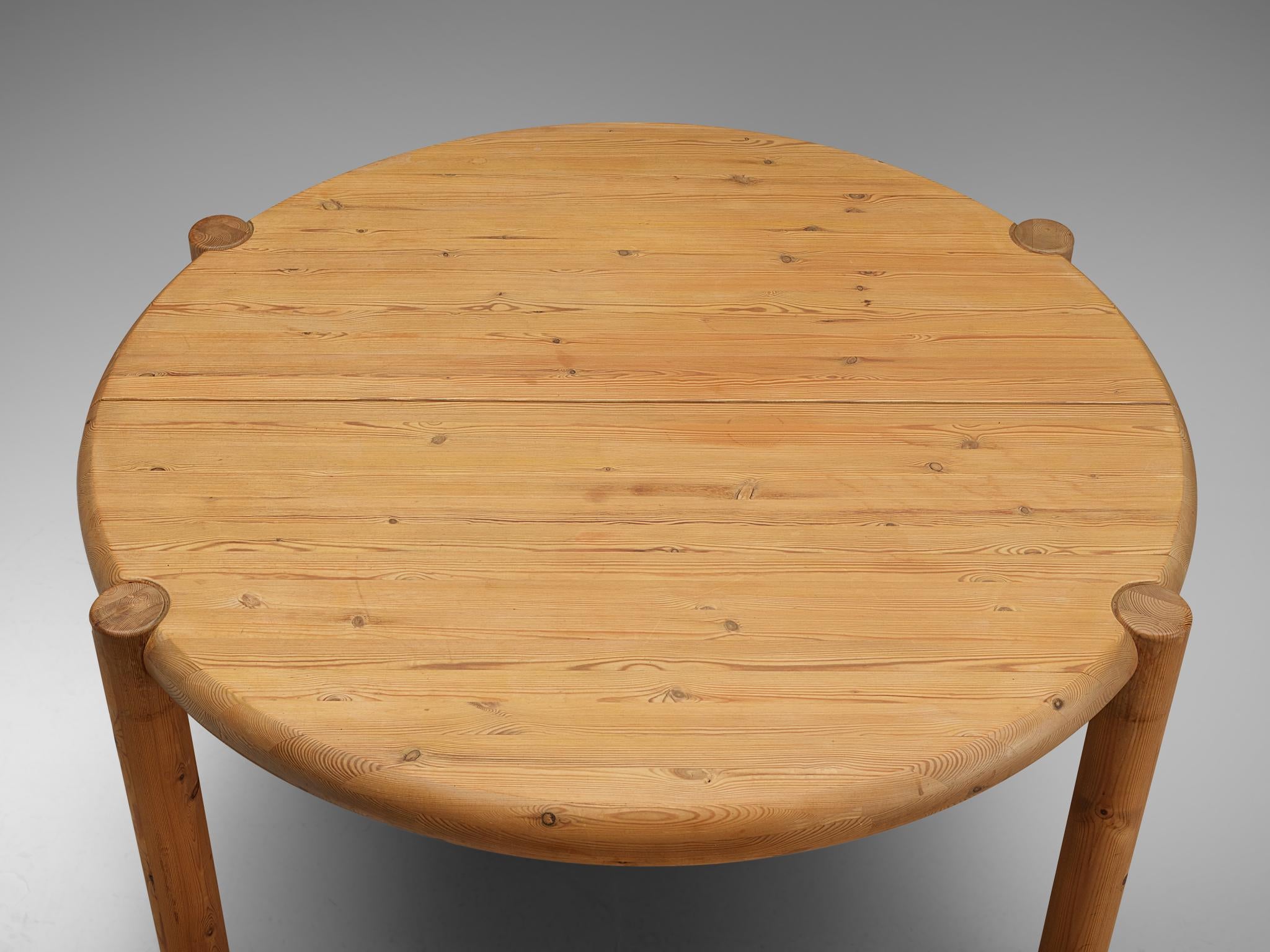 Rainer Daumiller Extendable Dining Table in Pine In Good Condition In Waalwijk, NL