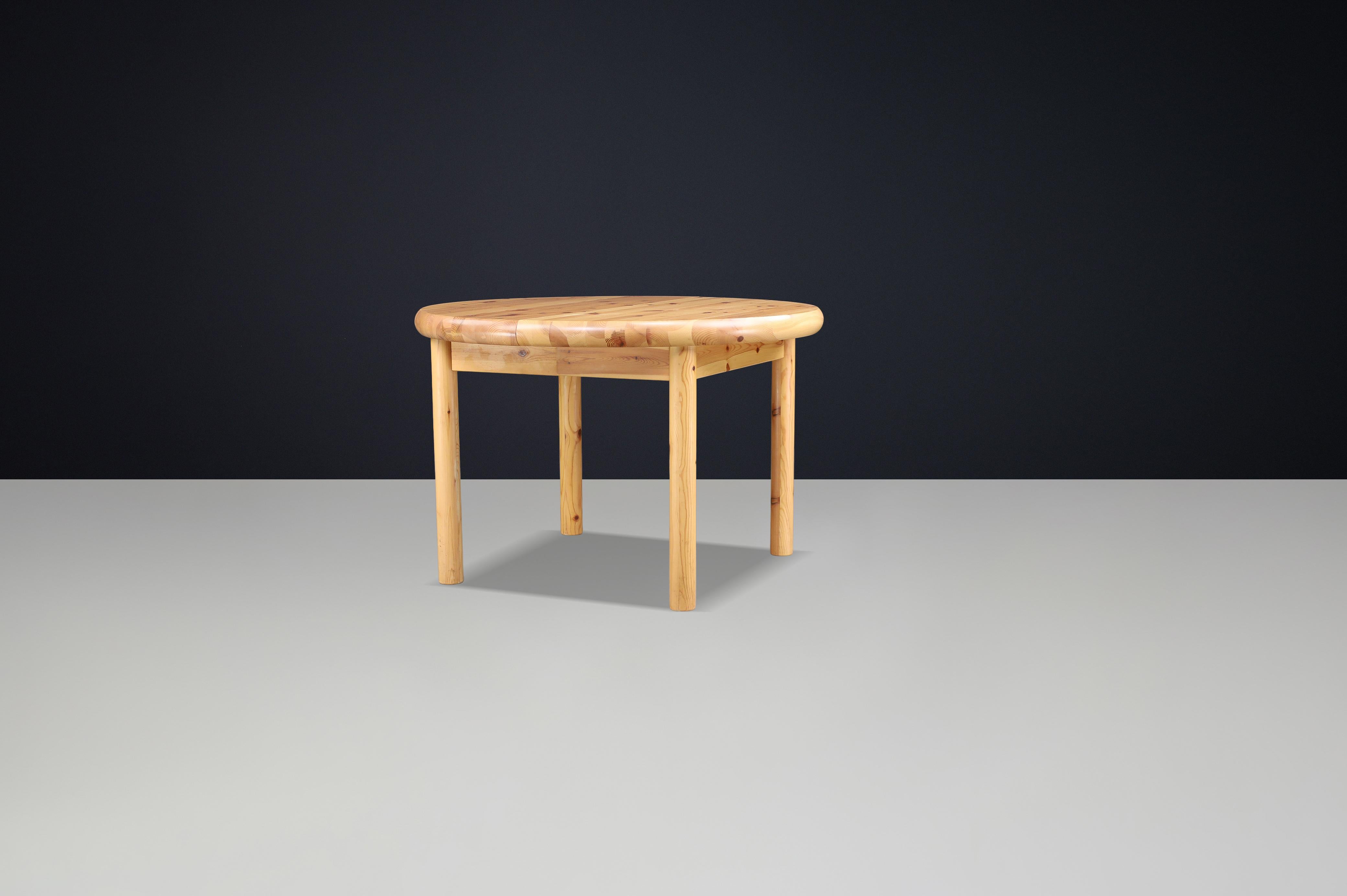 Rainer Daumiller, Extendable Dining Table, Solid Pine, Denmark, 1970s

This robust and versatile dining table, designed by Rainer Daumiller in the 1970s, embodies the warmth, honesty, and functionality of Scandinavian design. Crafted entirely from