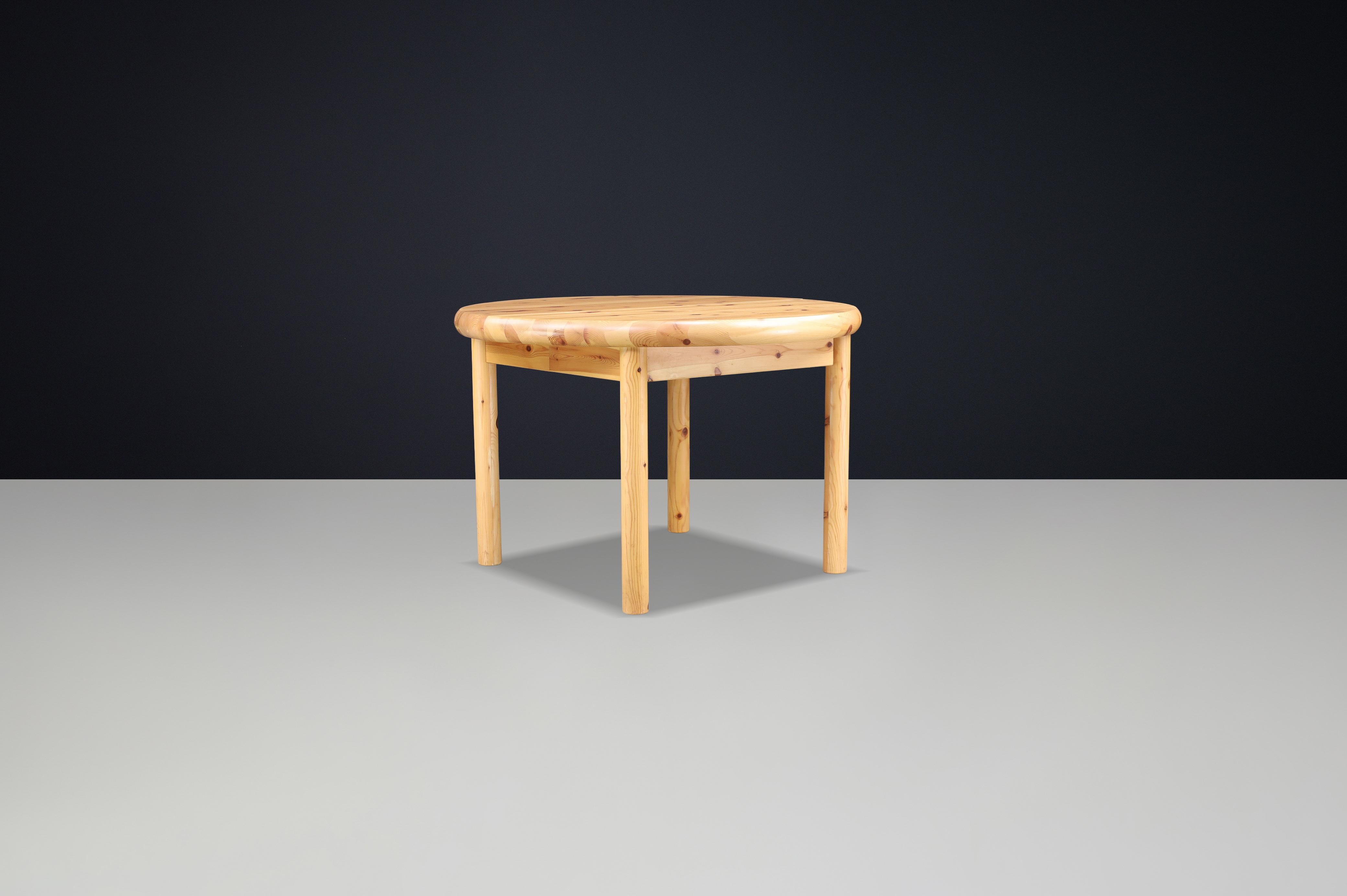 Rainer Daumiller, Extendable Dining Table, Solid Pine, Denmark, 1970s In Good Condition For Sale In Almelo, NL