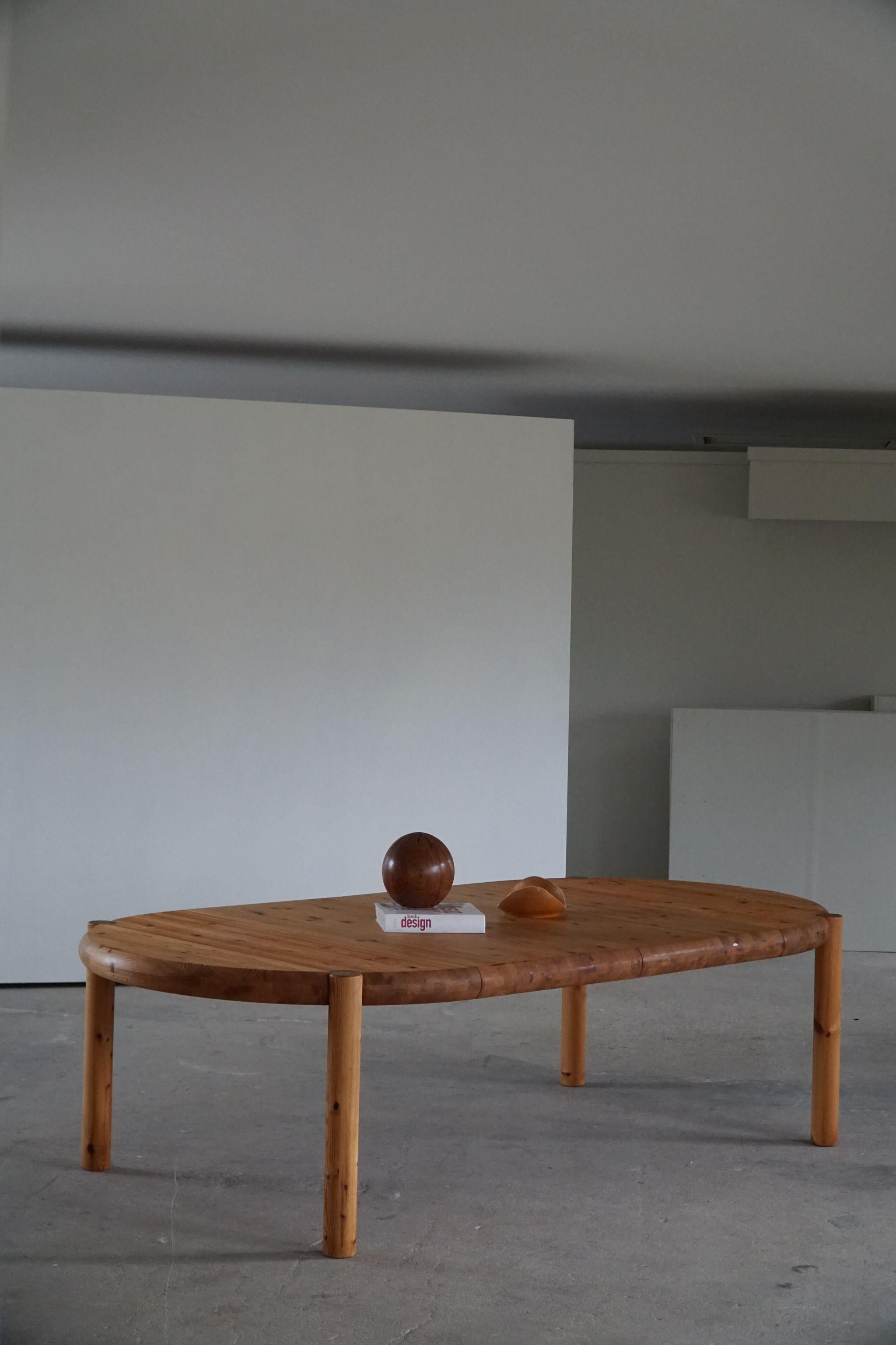 A large round dining table in solid pine with beautiful structure and wood grains. Designed by Rainer Daumiller for Hirtshals Sawmill in 1970s, Denmark. This table has been refinished and therefore in a great condition. Two extensions that each