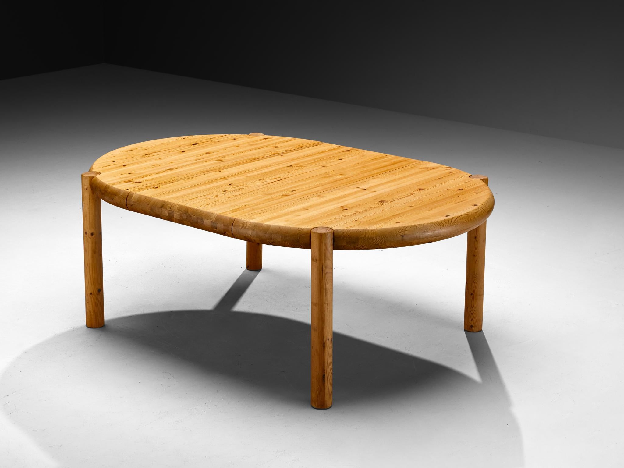 Mesa de comedor redonda extensible Rainer Daumiller de pino macizo en Bueno estado para la venta en Waalwijk, NL