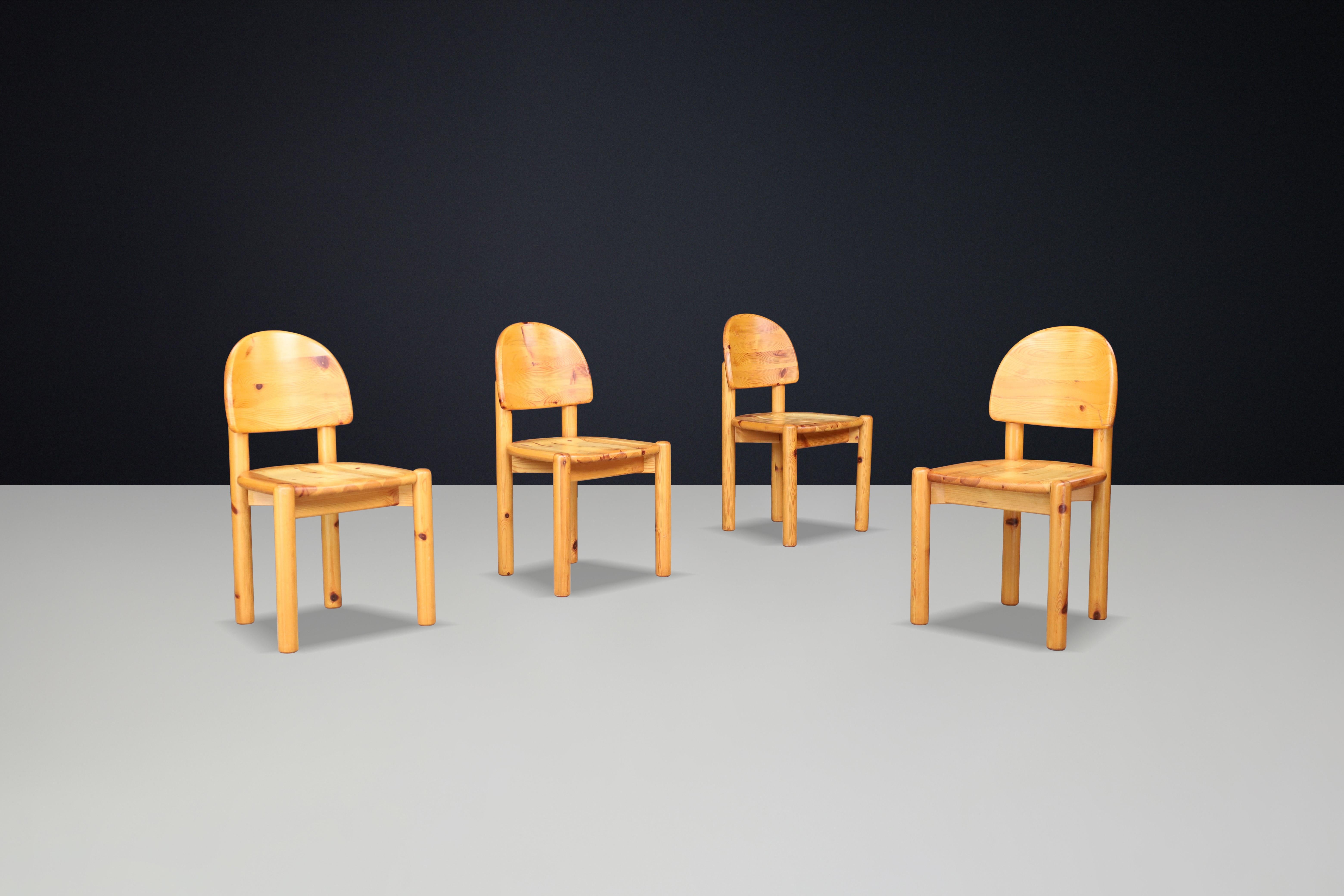 Rainer Daumiller for Hirtshals Sawmill set of four dining chairs crafted from solid pine, originating from Denmark in the 1970s.

These chairs exemplify a beautiful organic design, showcasing Daumiller's talent for blending function with aesthetics.