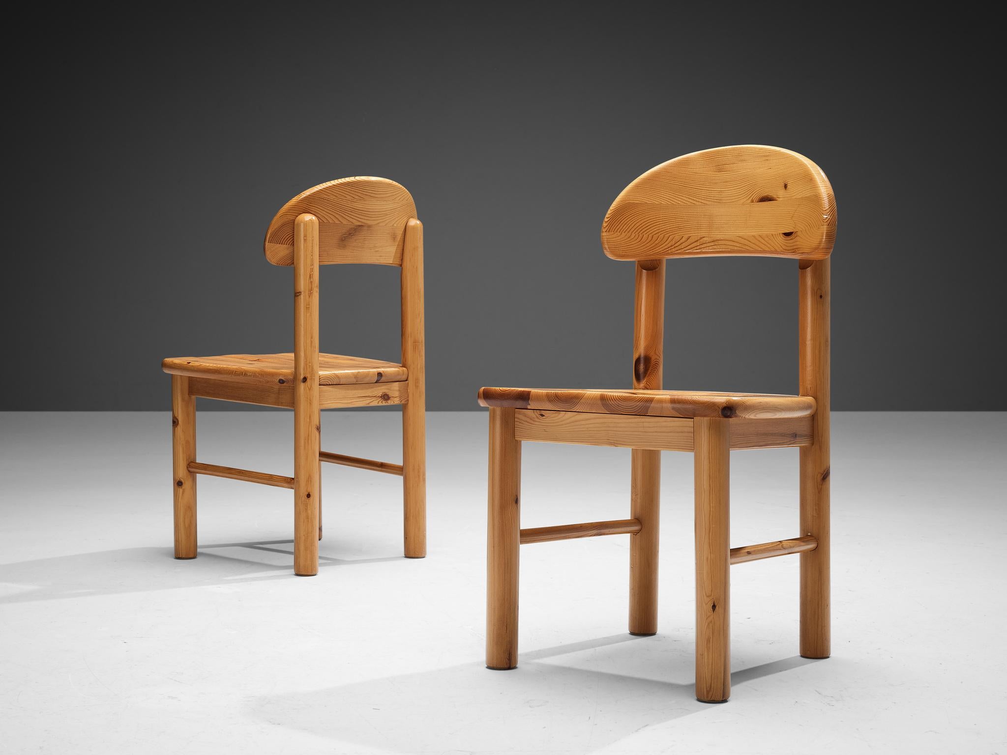 Rainer Daumiller for Hirtshals Sawmill, pair of dining chairs, pine, Denmark, 1970s

Beautiful, organic and natural dining chairs in solid pine. A simplistic design with a round seating and attention for the natural expression and grain of the