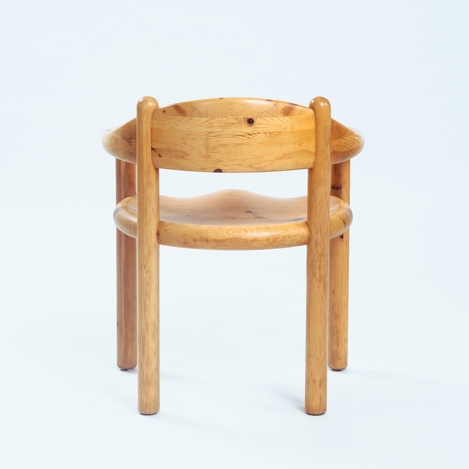 Rainer Daumiller pine carver dining room chairs for Hirtshals Sawmill, 1970s, 4 im Zustand „Gut“ im Angebot in Zevenaar, NL
