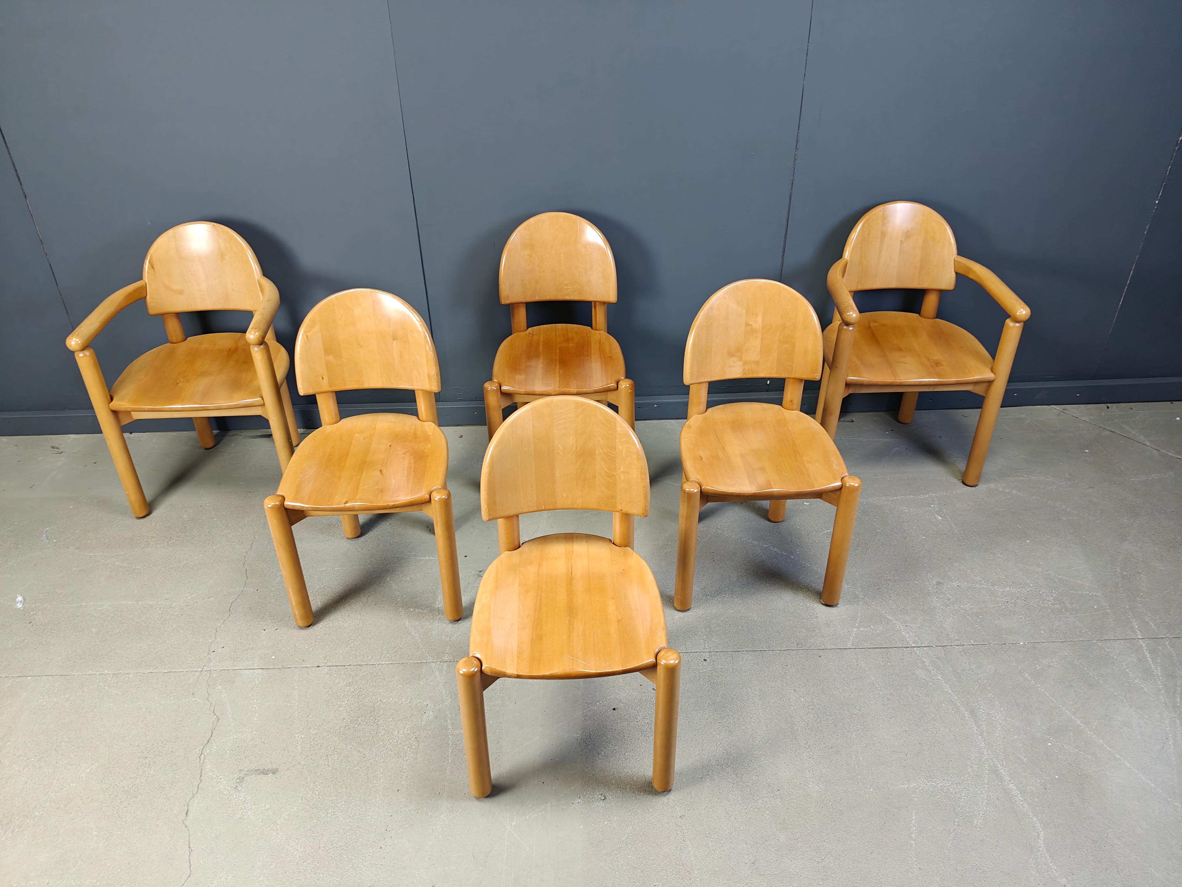 Set di 6 sedie da pranzo scandinave in legno di pino massiccio di Rainer Daumilier per  Hirtshals Savvaerk

Fou senza e due con braccioli

Le sedie sono in buone condizioni.

Braccioli e sedili ben sagomati.

Un bellissimo design senza tempo.

Buone