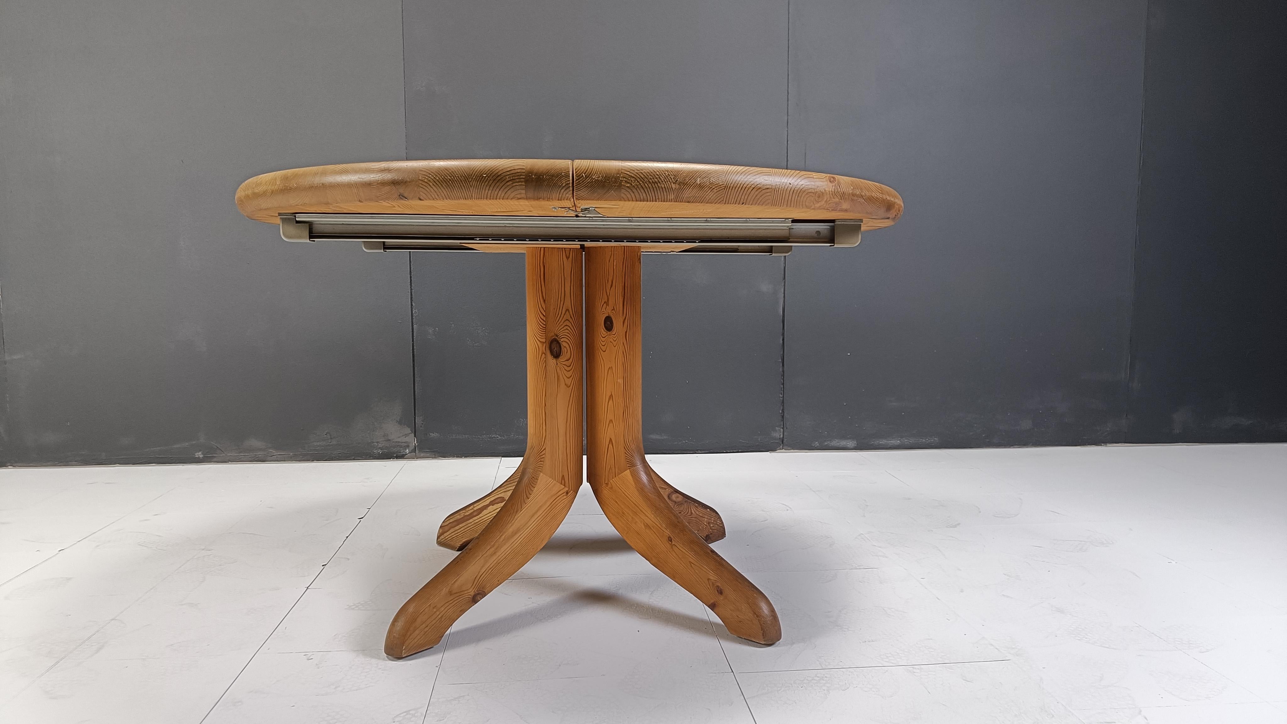 Table de salle à manger ronde Rainer Daumiller en bois de pin, 1970 Bon état - En vente à Leuven, Vlaams Gewest