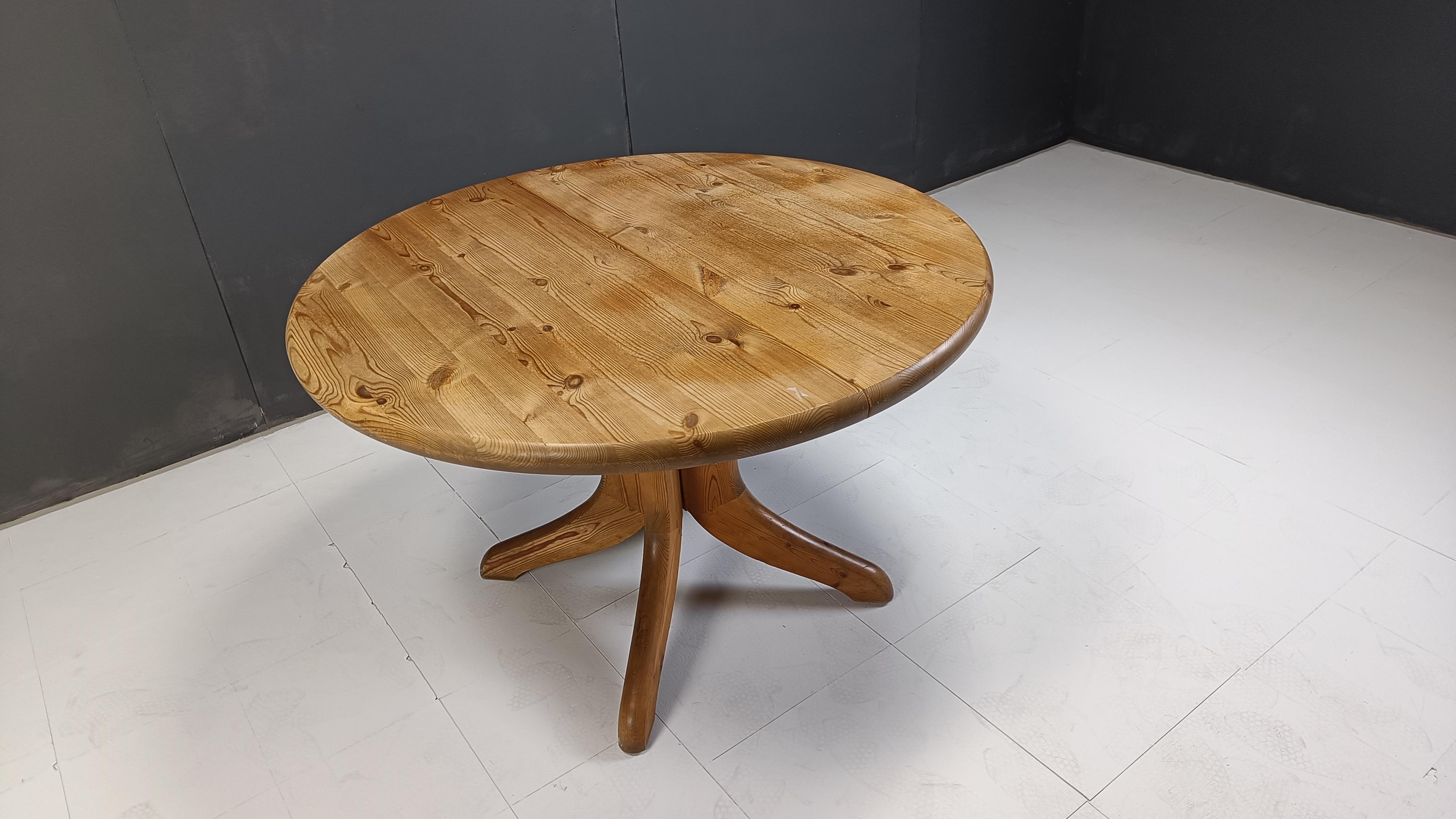 Table de salle à manger ronde Rainer Daumiller en bois de pin, 1970 en vente 1
