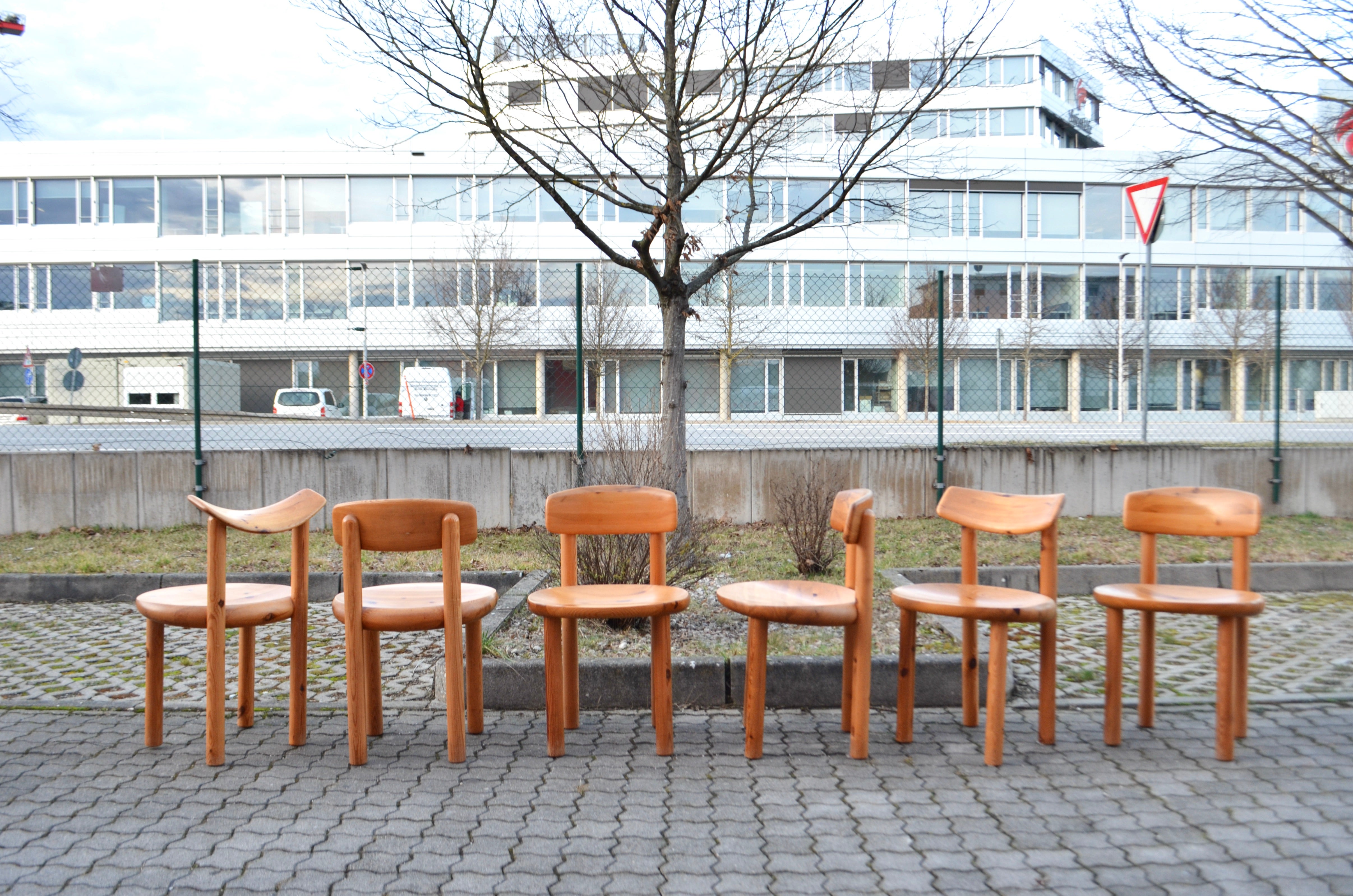 Dining chairs designed by Rainer Daumiller and manufactured by Hirtshals Savvaerk.
Model with flexible back.
Solid scandinavian pine wood.
Version is lacquered.
These chairs are very comfortable.
The seating area is perfectly shaped and the flexible