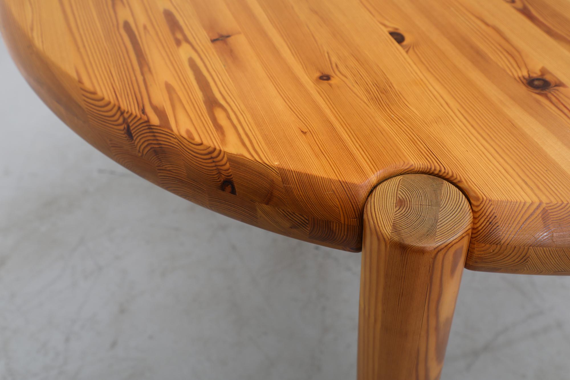 Rainer Daumiller table de salle à manger ronde épaisse en pin massif à bord arrondi sans feuille en vente 4