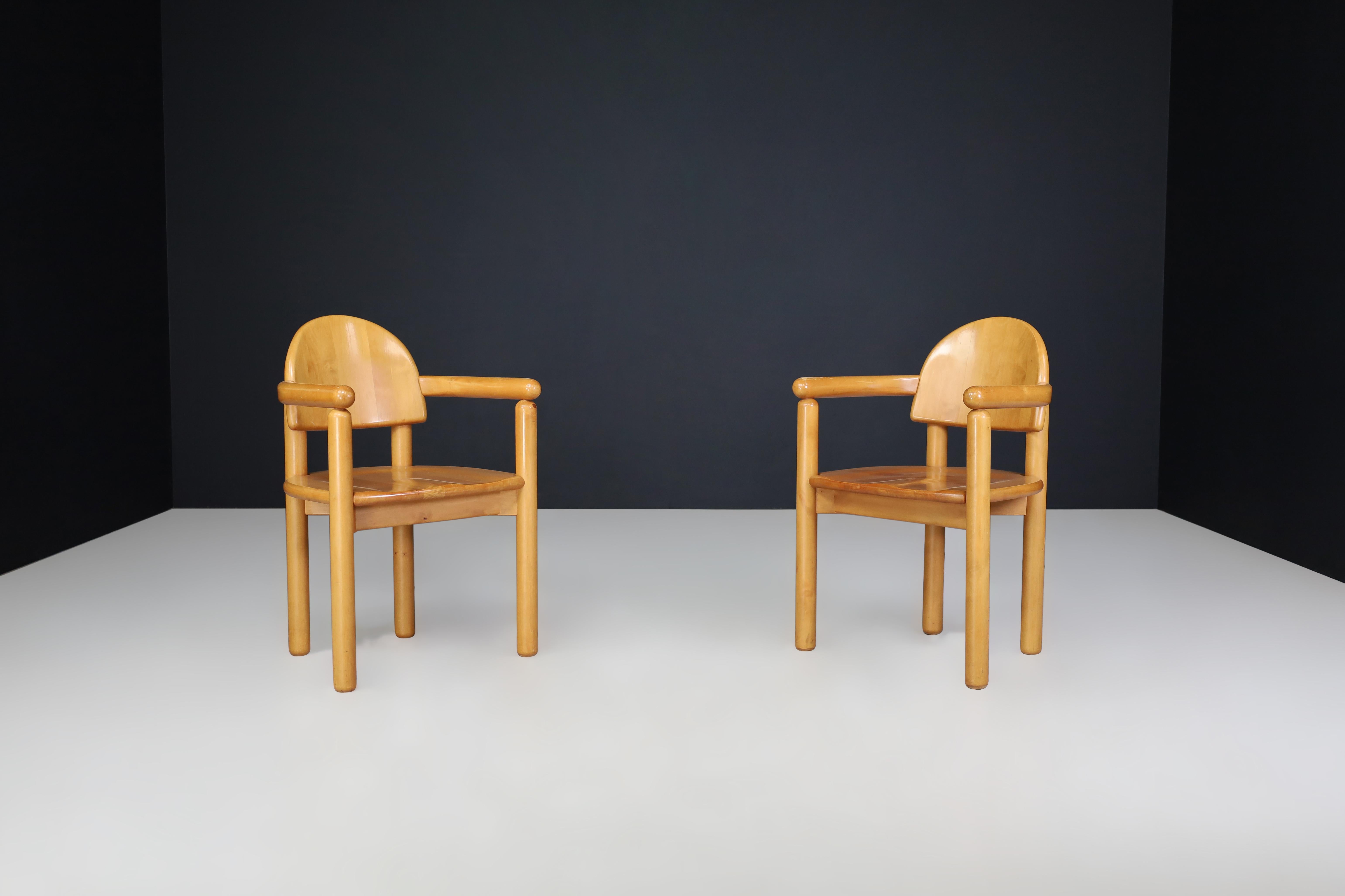 Ikonisches Paar Rainer Daumiller-Skulptursessel aus massiver Buche, 1970er Jahre, dänisches Design

Entdecken Sie einen zeitlosen Ausdruck skandinavischer Handwerkskunst mit diesem außergewöhnlichen Sesselpaar, das Rainer Daumiller in den 1970er