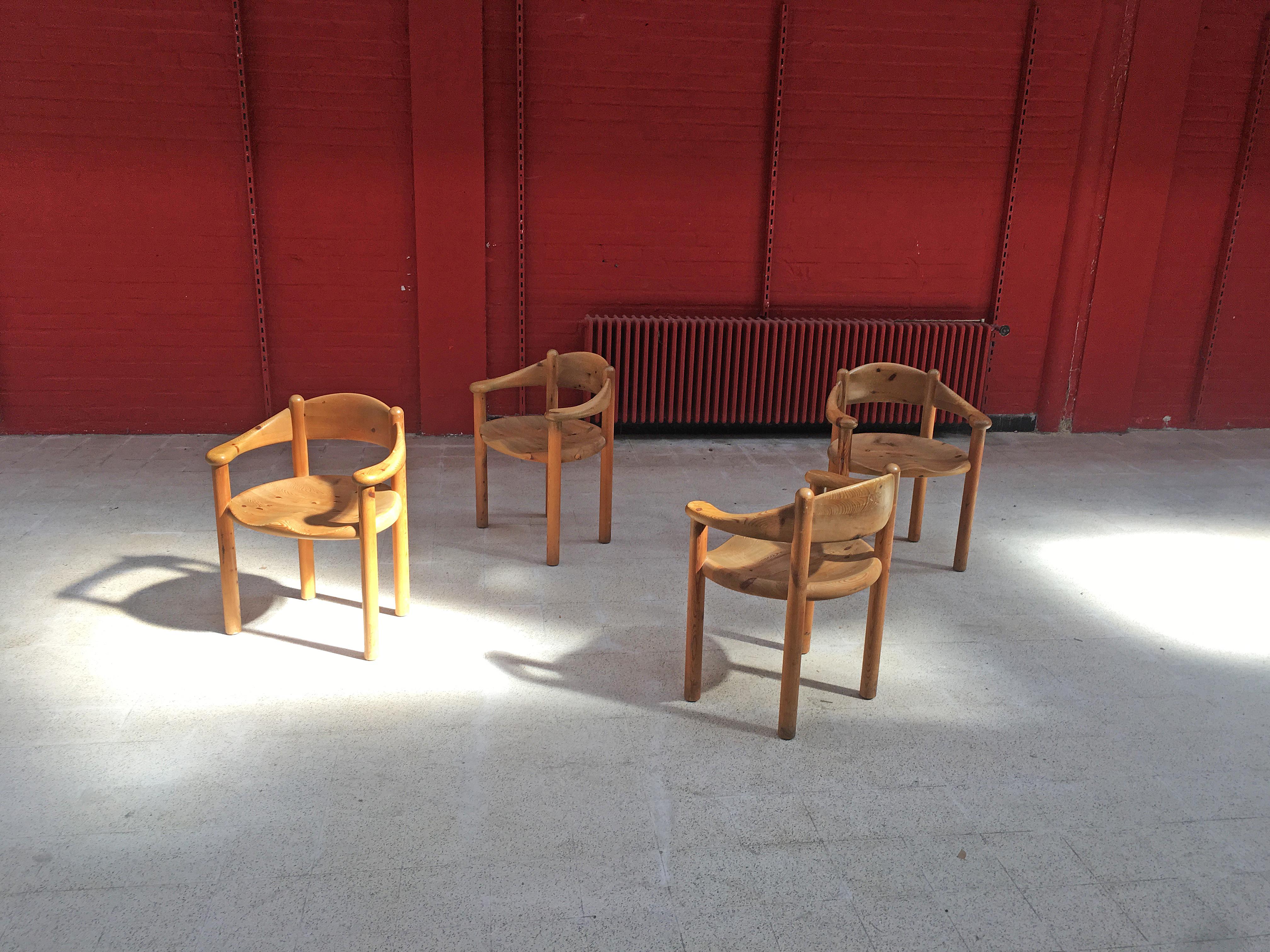 Rainer Daumiller, set of 4 chairs and 1 table for Hirtshals Savvaerk, circa 1970
Small strokes on the table top.
The extensions are missing.
Table measures: D 128 cm, H 73 cm
Dimensions of the table with the extensions: 73 x 278 x 128 cm
Chair: