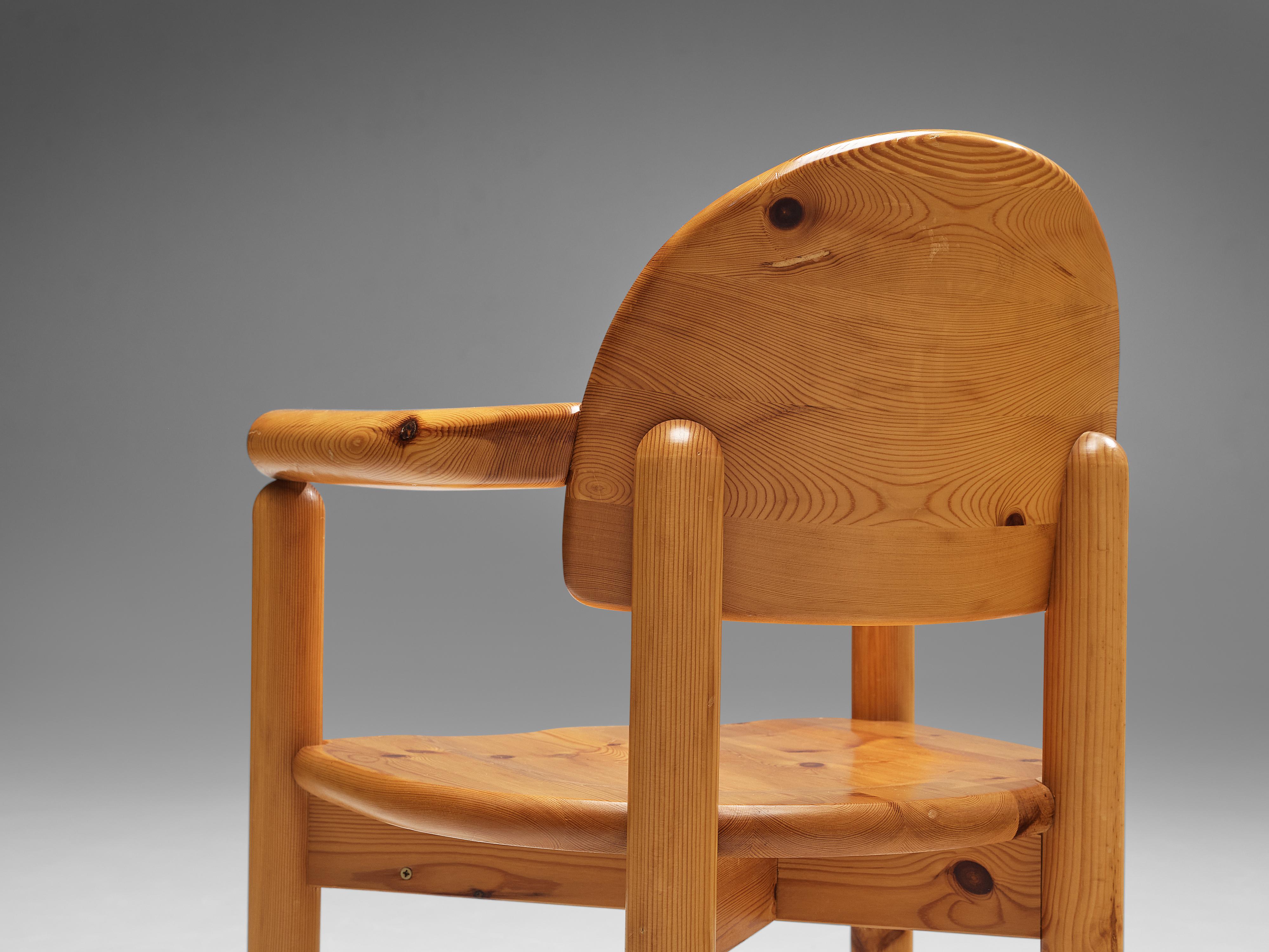 Scandinave moderne Rainer Daumiller ensemble de huit chaises de salle à manger en pin massif  en vente