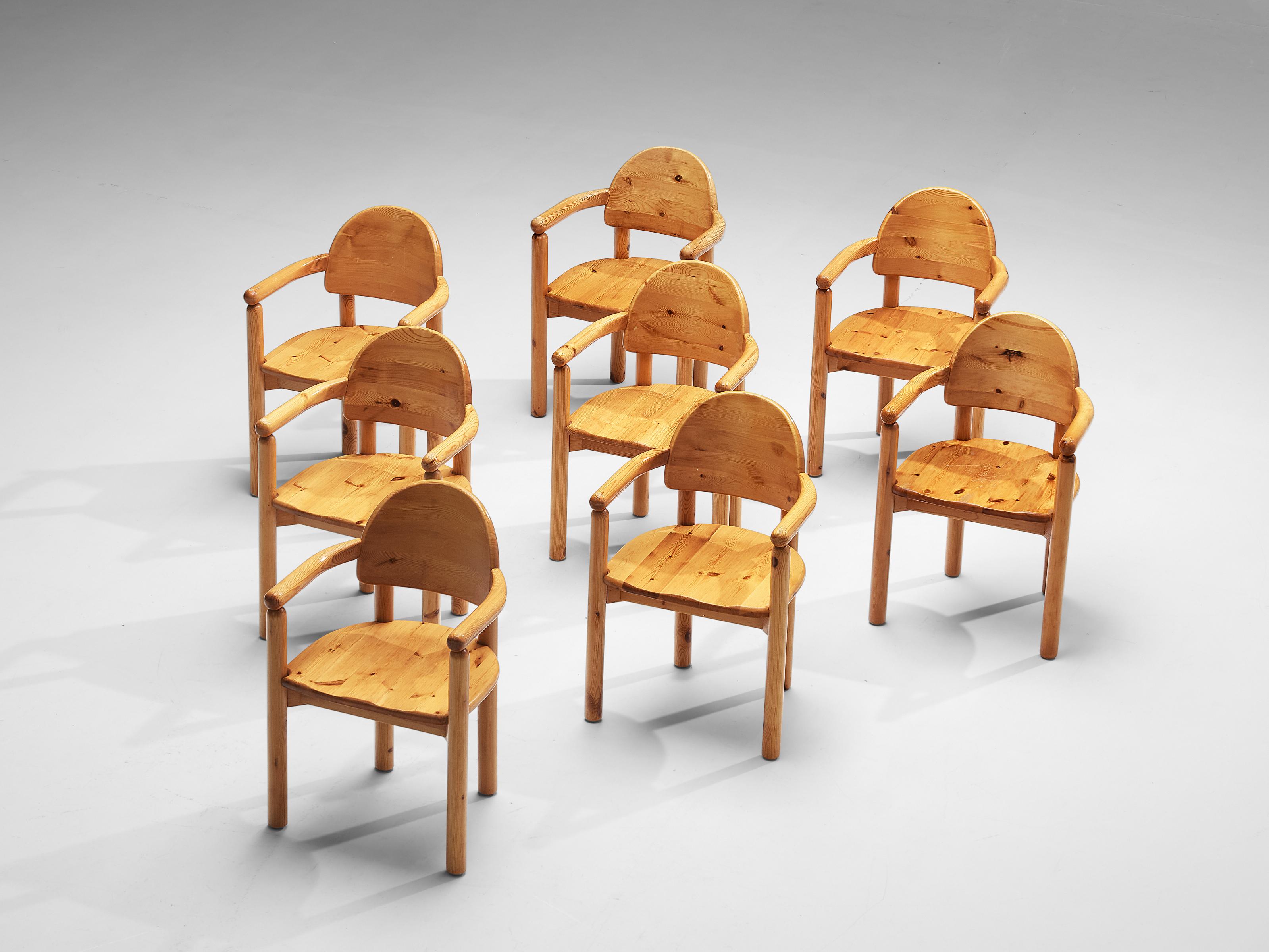 Danois Rainer Daumiller ensemble de huit chaises de salle à manger en pin massif  en vente