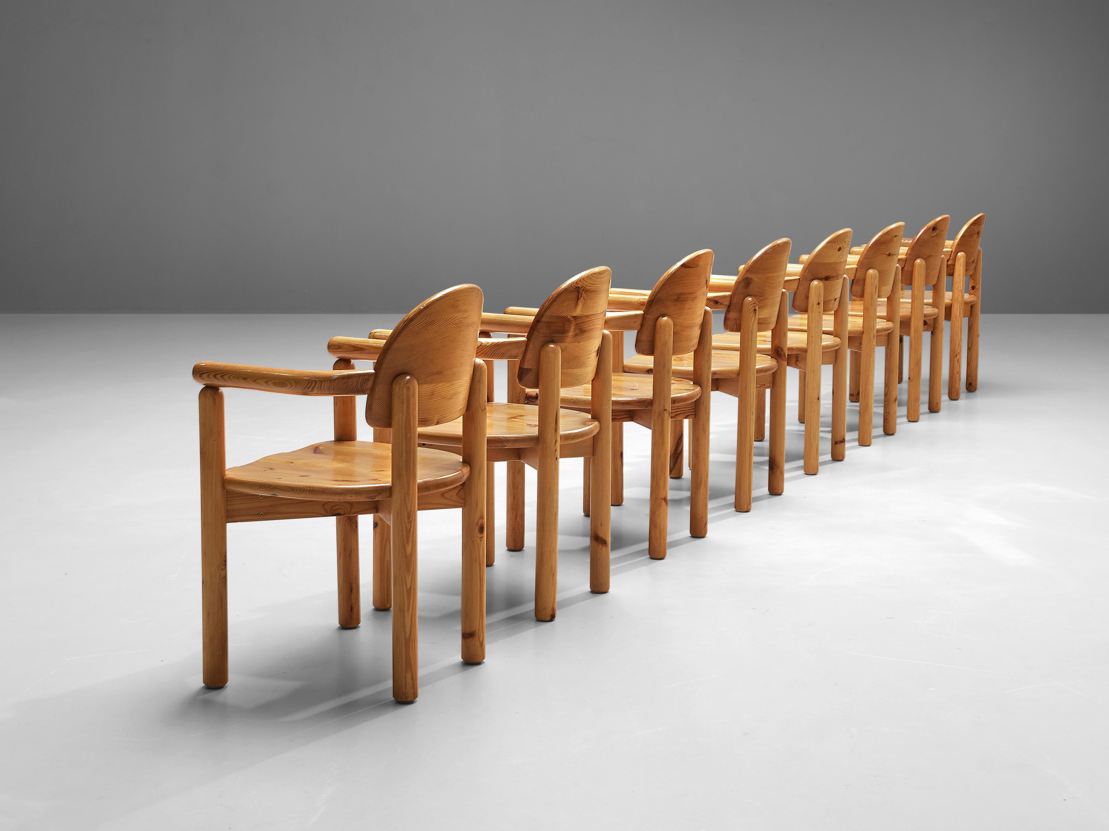 Rainer Daumiller ensemble de huit chaises de salle à manger en pin massif  Bon état - En vente à Waalwijk, NL