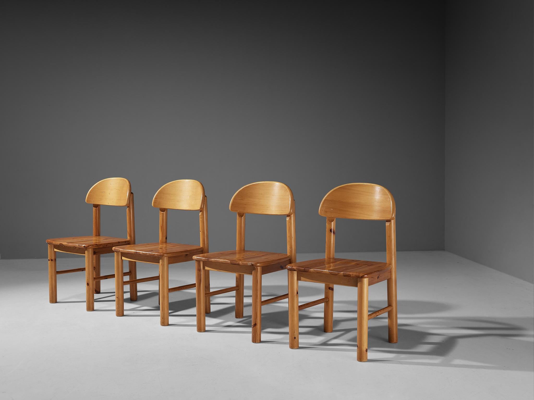 Rainer Daumiller for Hirtshals Sawmill, set of four dining chairs, pine, Denmark, 1970s

Beautiful, organic and natural dining chairs in solid pine designed by Rainer Daumiller. A simplistic design with a round seating and attention for the natural