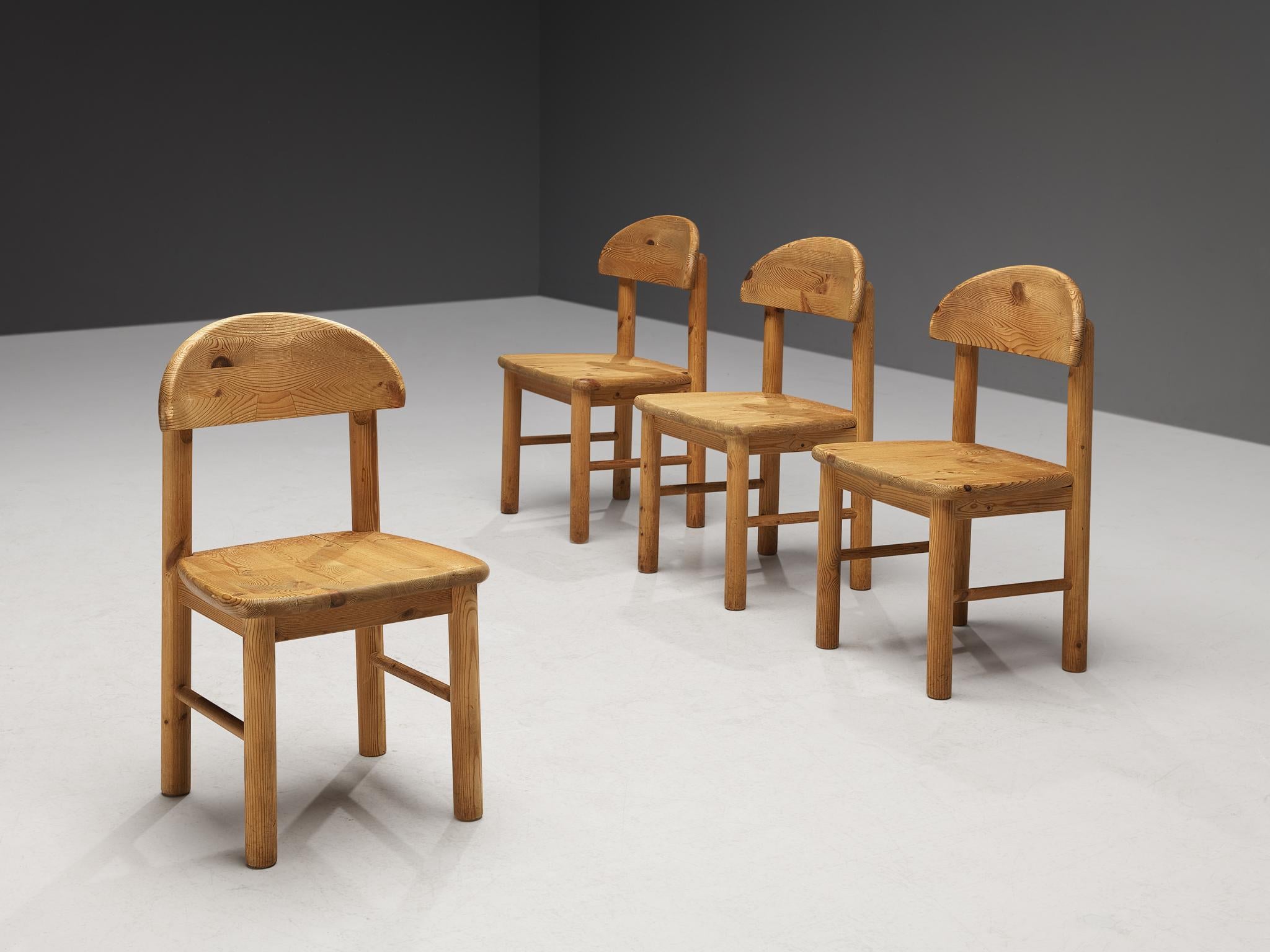 Rainer Daumiller for Hirtshals Sawmill, set of four dining chairs, pine, Denmark, 1970s.

Beautiful, organic and natural dining chairs in solid pine designed by Rainer Daumiller. A simplistic design with a round seating and attention for the natural
