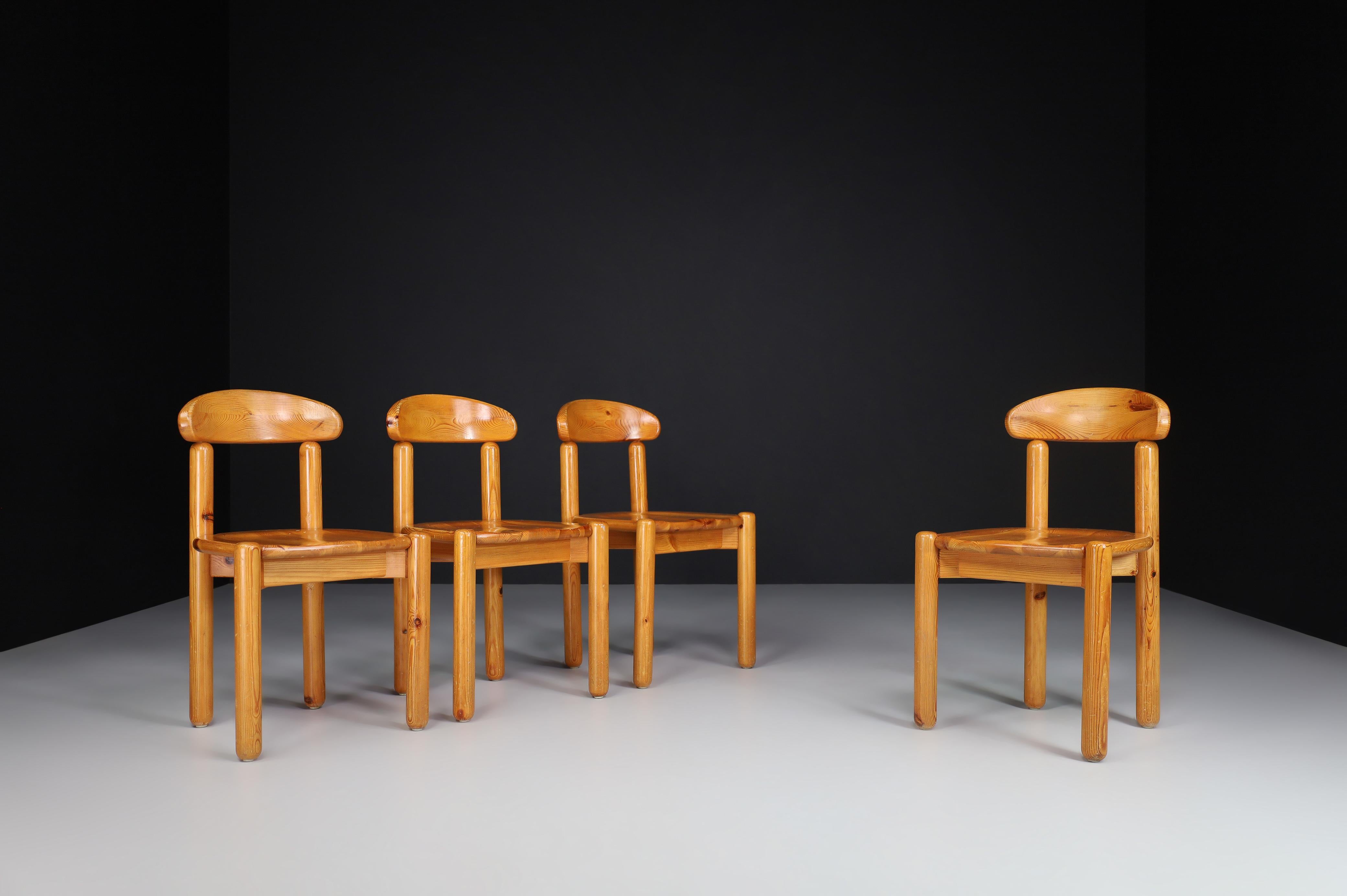Mid-Century Modern Ensemble de quatre chaises de salle à manger Rainer Daumiller en pin massif, 1970, Danemark en vente