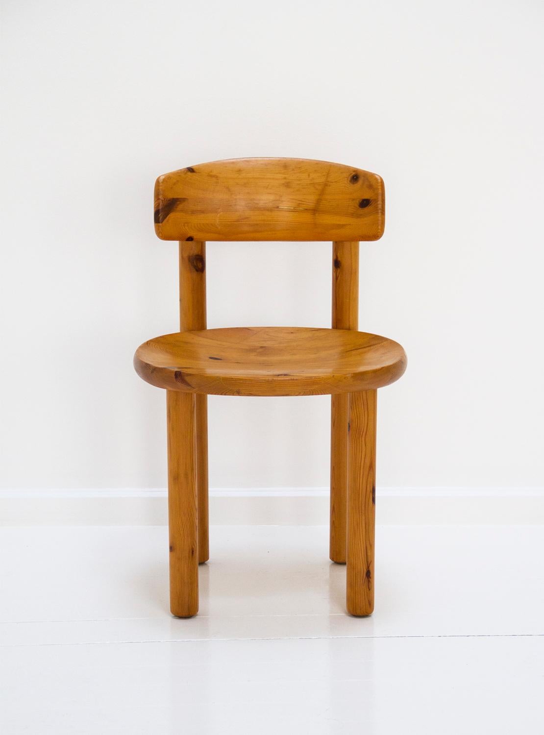 Set of 4 dining chairs by Rainer Daumiller.
Made of pine wood.
Designer: Rainer Daumiller
Manufacturer: Hirtshals Savvaerk
circa 1960, Denmark.
    