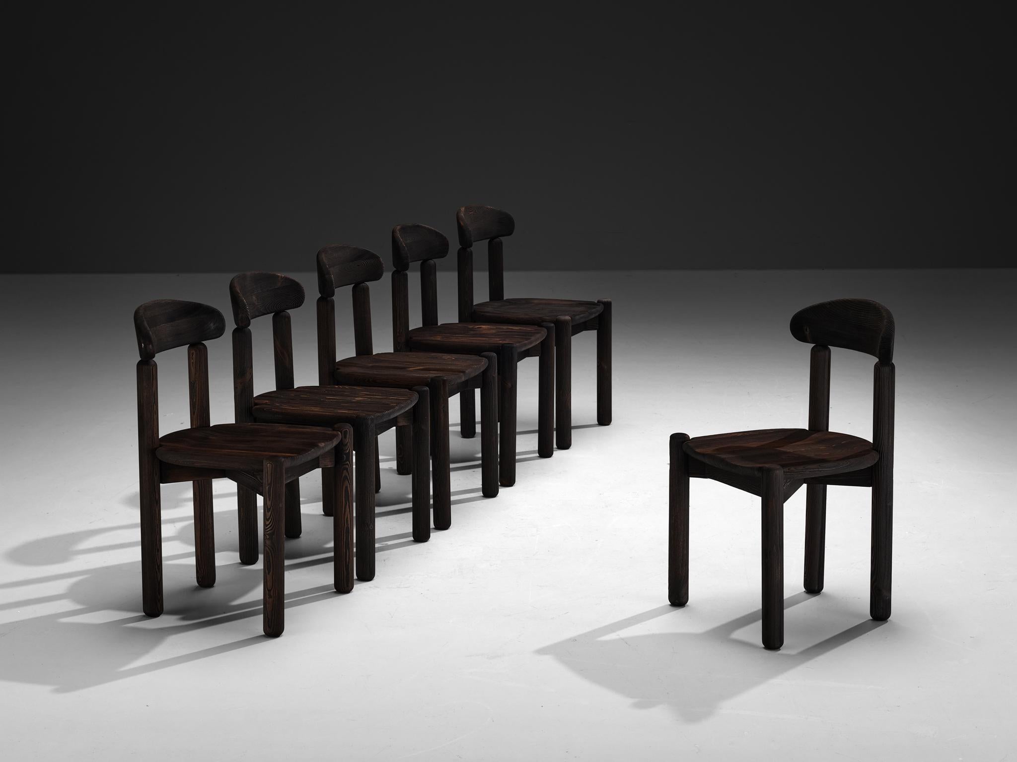 Rainer Daumiller pour Hirtshals Sawmill, ensemble de six chaises de salle à manger, pin laqué noir, Danemark, années 1970

De belles chaises de salle à manger organiques et naturelles en pin massif conçues par Rainer Daumiller. Un design simpliste