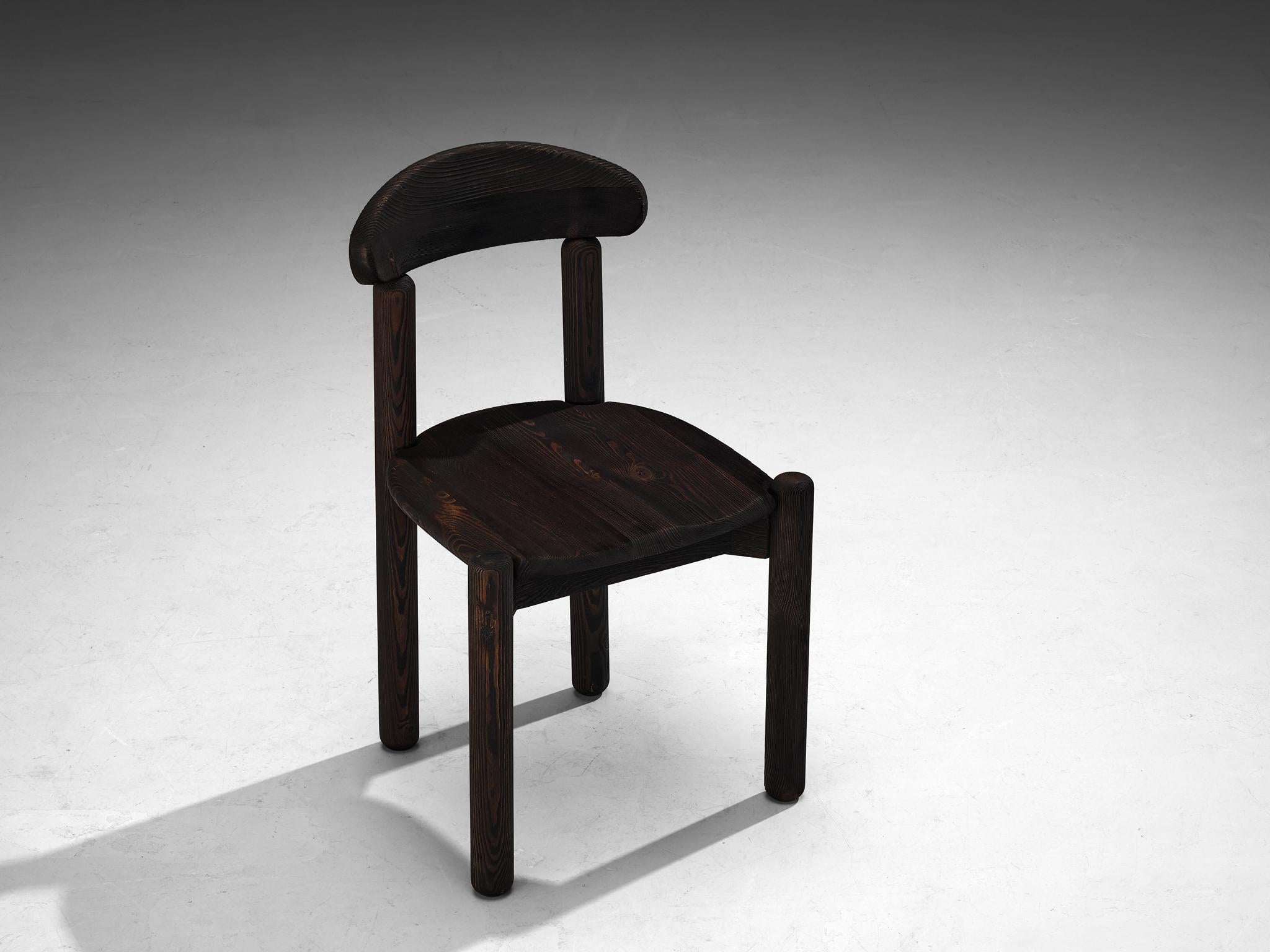 Danois Rainer Daumiller ensemble de six chaises de salle à manger en pin foncé en vente