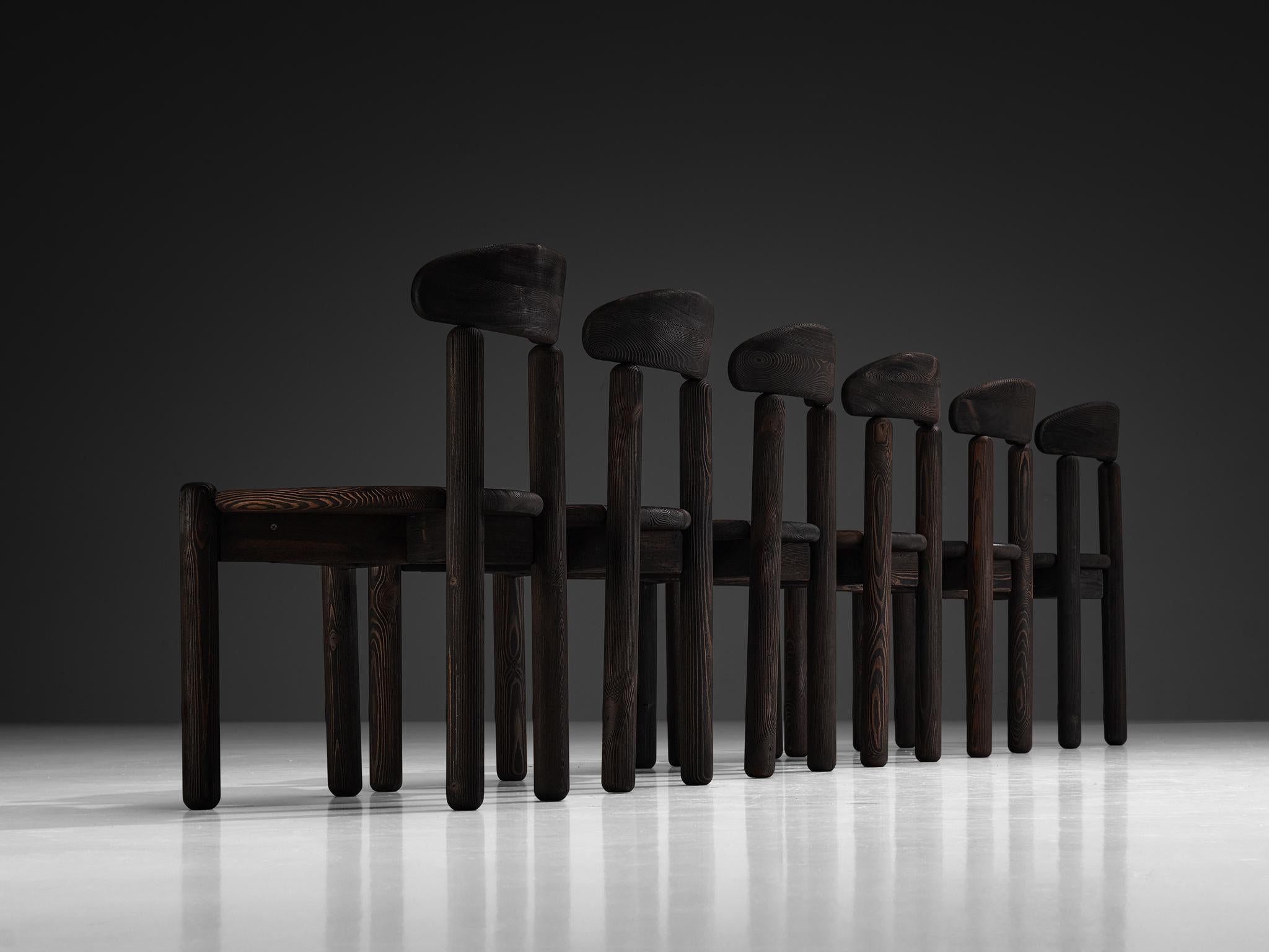 Rainer Daumiller ensemble de six chaises de salle à manger en pin foncé Bon état - En vente à Waalwijk, NL